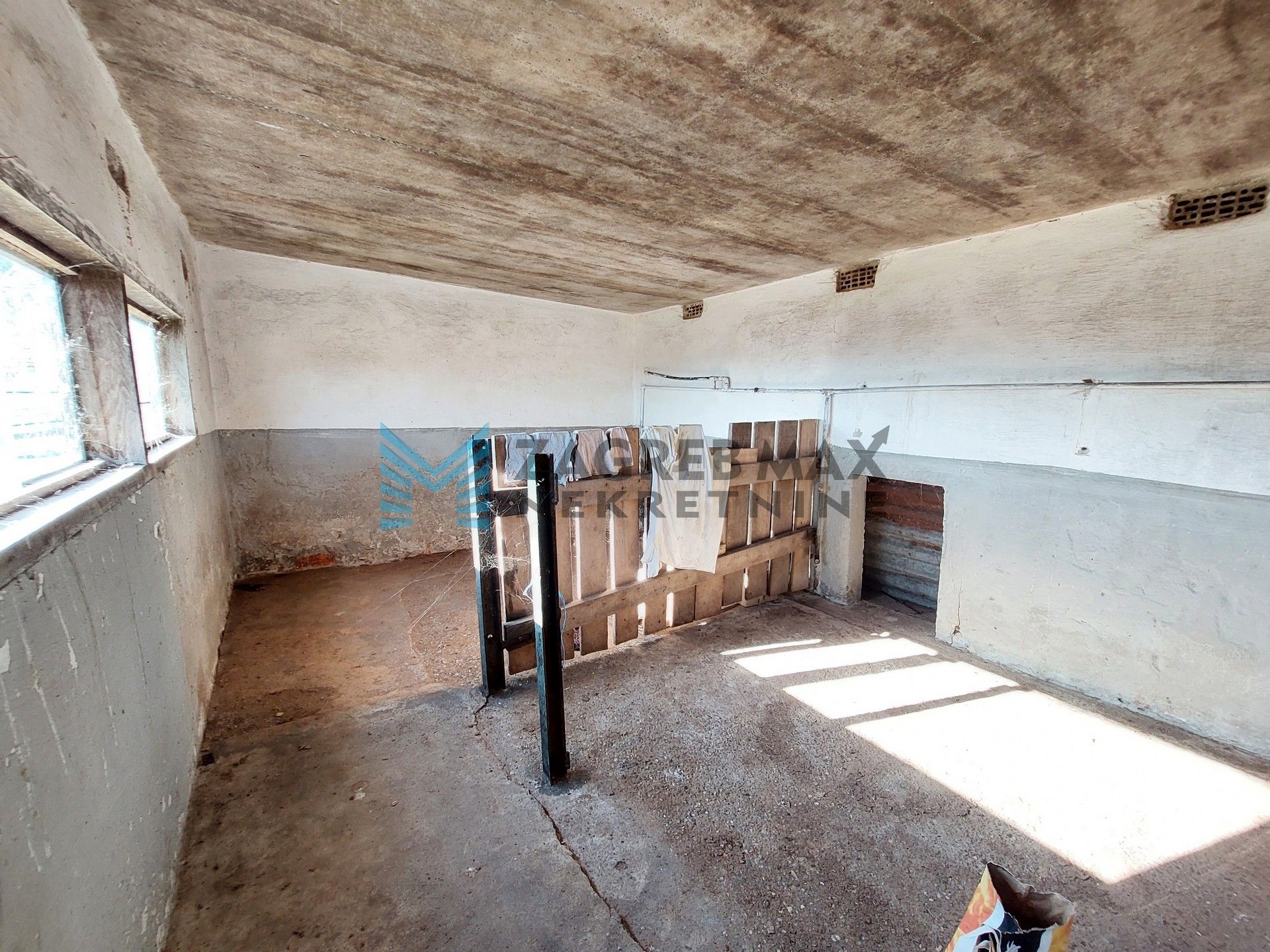 Zagreb - GAREŠNIČKI BRESTOVAC - kuća, gospodarski objekt, dvorište, 1029m2