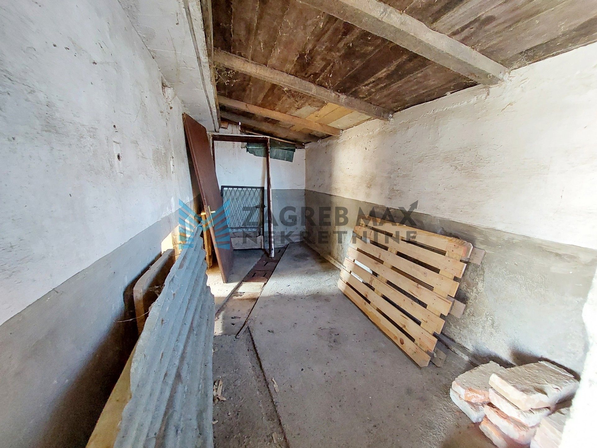 Zagreb - GAREŠNIČKI BRESTOVAC - kuća, gospodarski objekt, dvorište, 1029m2