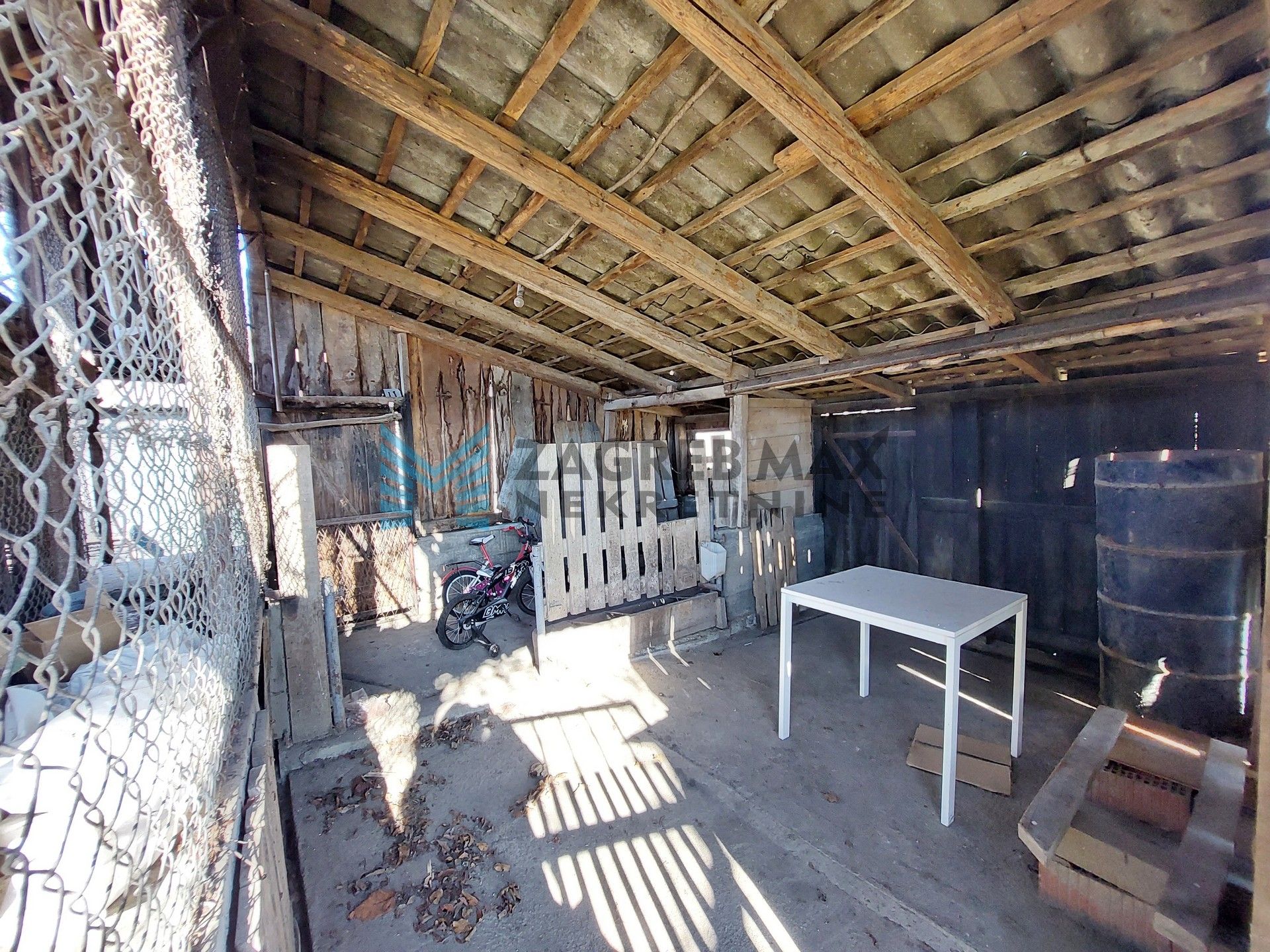 Zagreb - GAREŠNIČKI BRESTOVAC - kuća, gospodarski objekt, dvorište, 1029m2