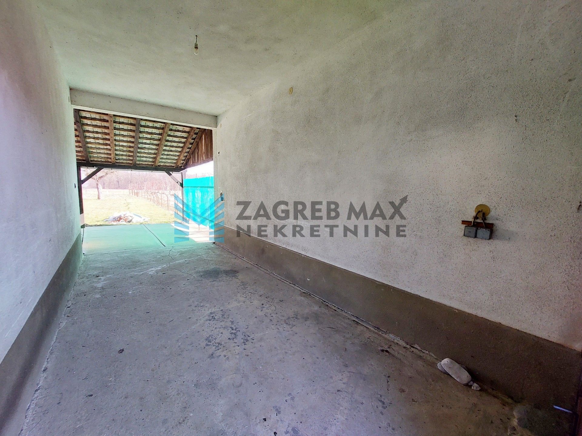 Zagreb - GAREŠNIČKI BRESTOVAC - kuća, gospodarski objekt, dvorište, 1029m2