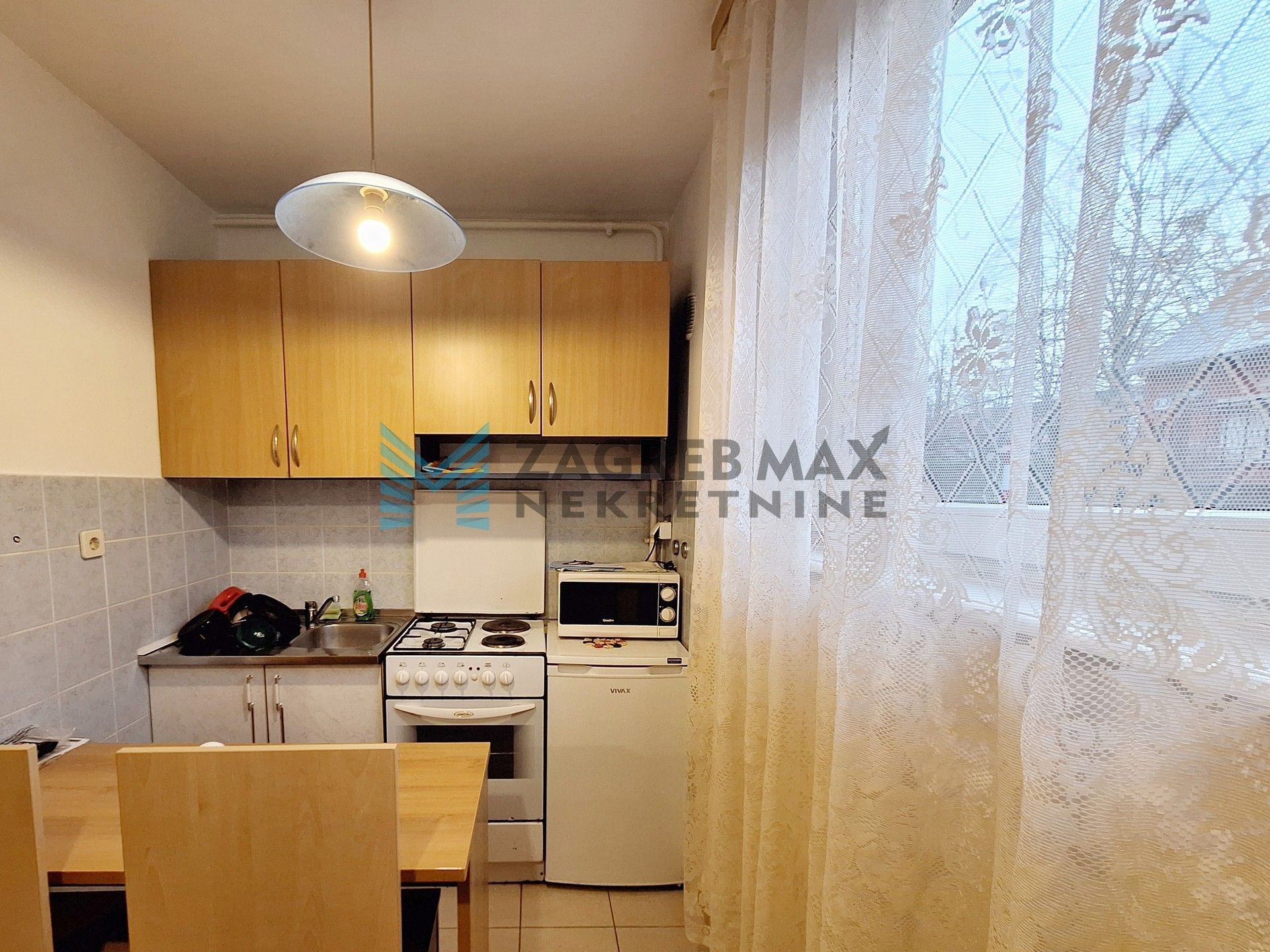 Zagreb - TREŠNJEVKA - 2-soban, odmah useljiv, niske režije, blizina Remize