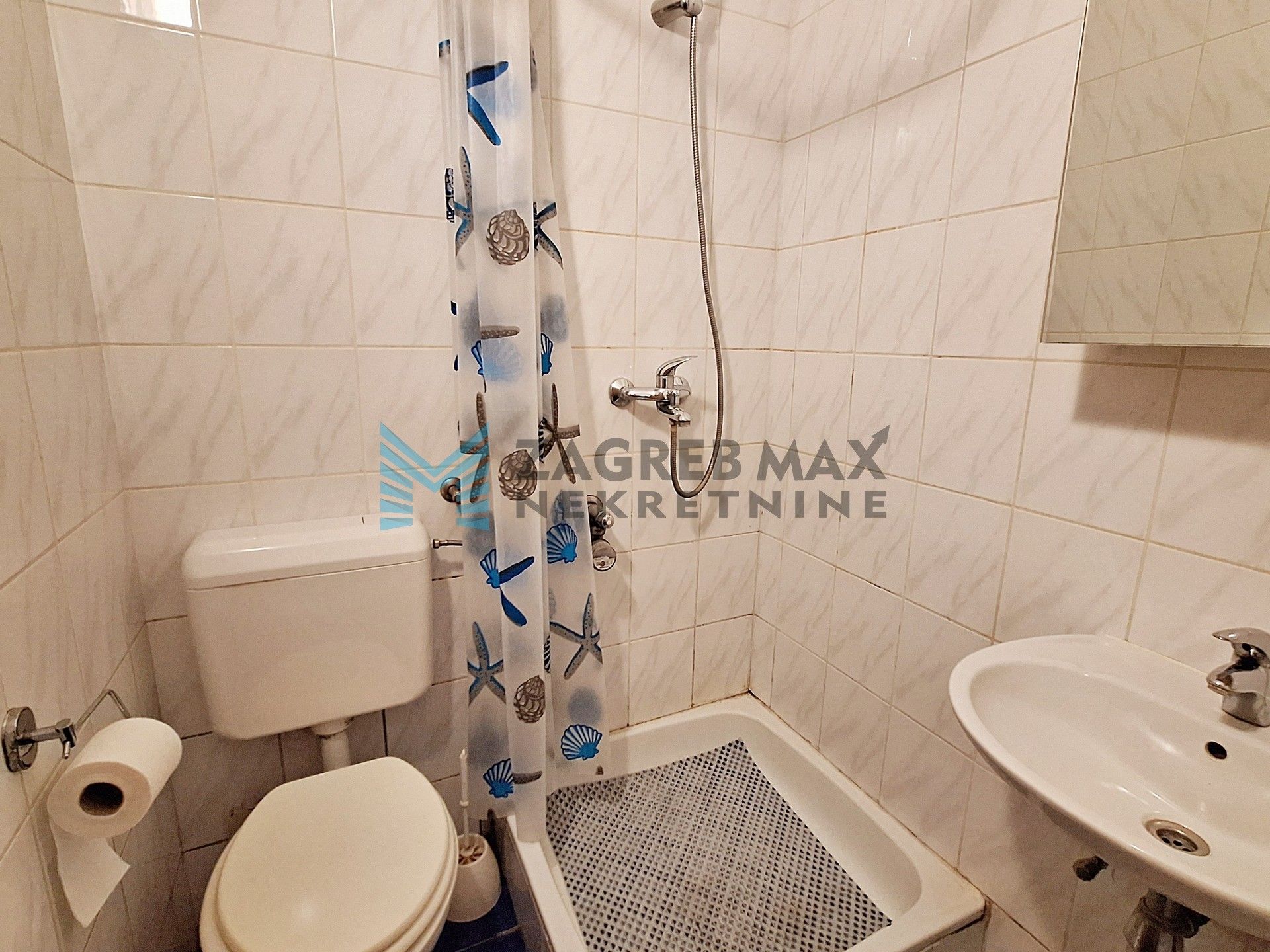 Zagreb - TREŠNJEVKA - 2-soban, odmah useljiv, niske režije, blizina Remize