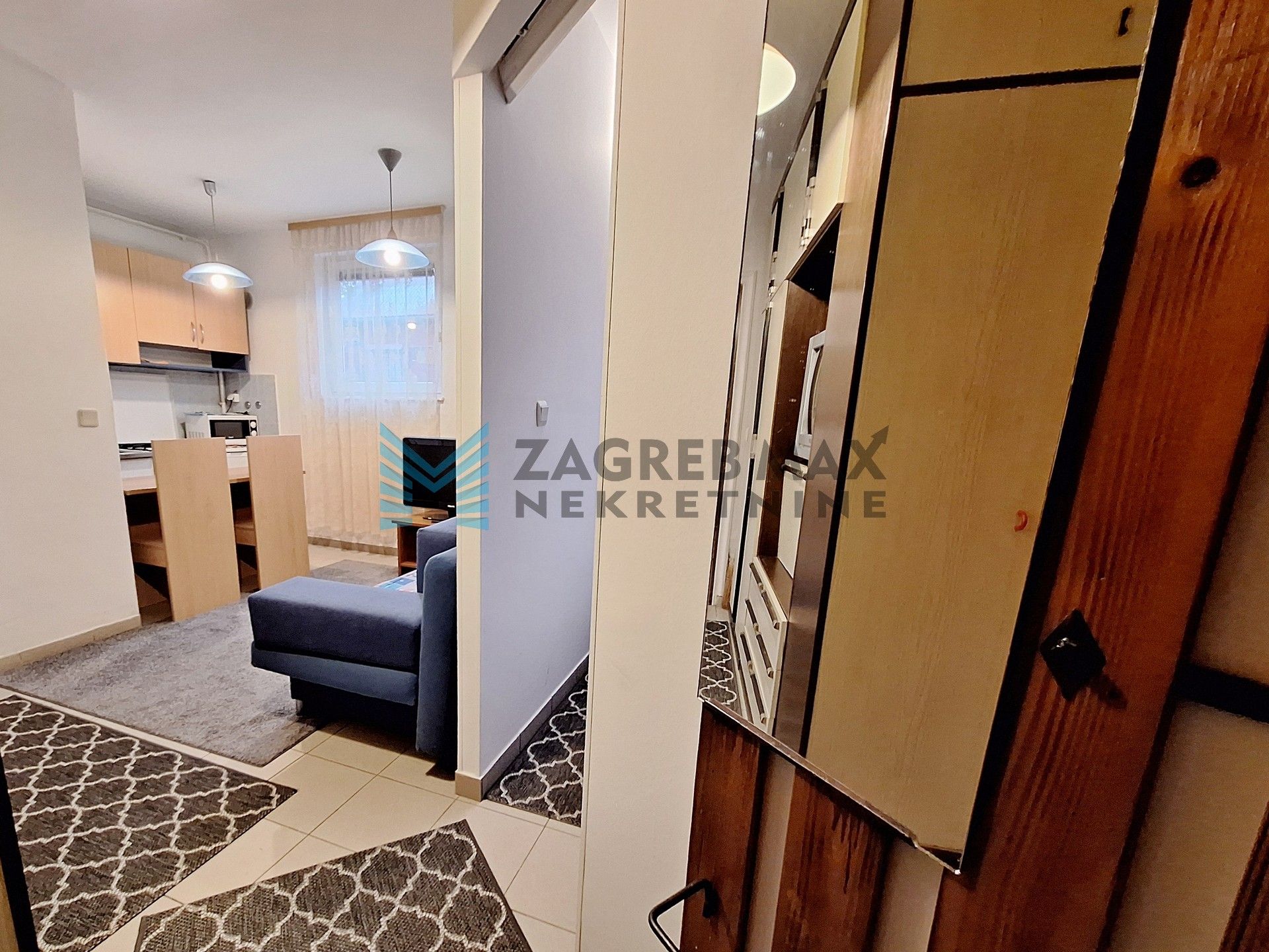 Zagreb - TREŠNJEVKA - 2-soban, odmah useljiv, niske režije, blizina Remize