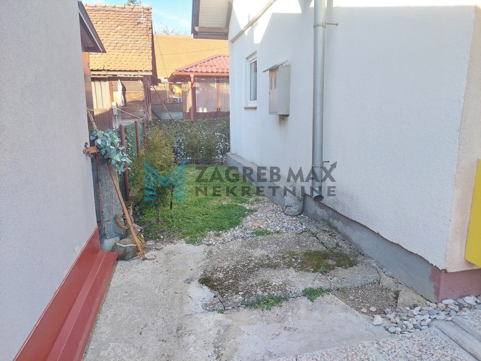 Zagreb - OPOROVEČKI VINOGRADI - obiteljska kuća, uređena, dvorište, parking