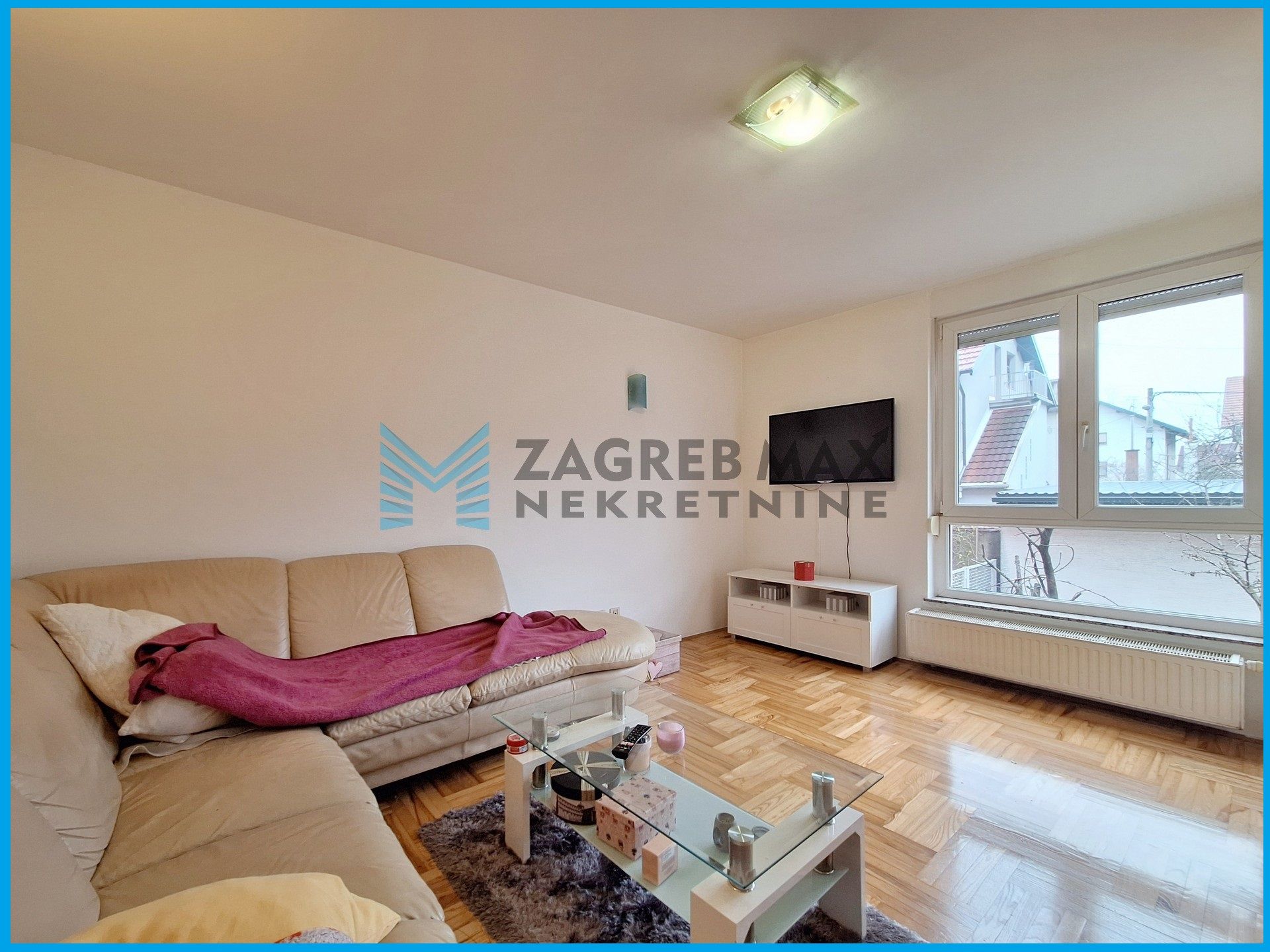 Zagreb - GAJNICE - 3-soban + garaža, vlastito dvorište, spremište