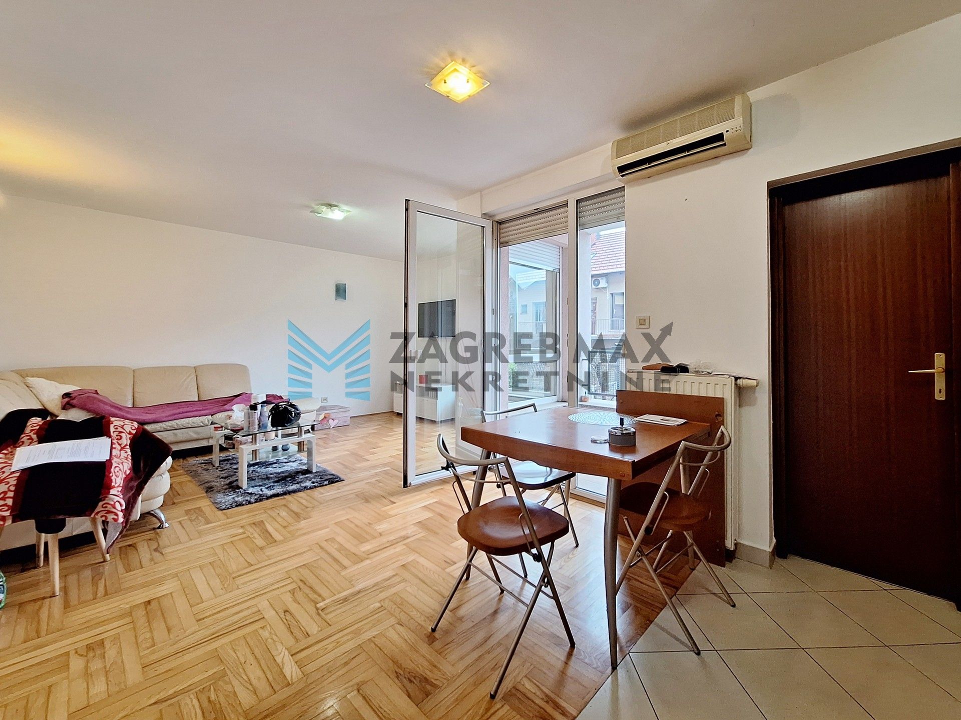 Zagreb - GAJNICE - 3-soban + garaža, vlastito dvorište, spremište