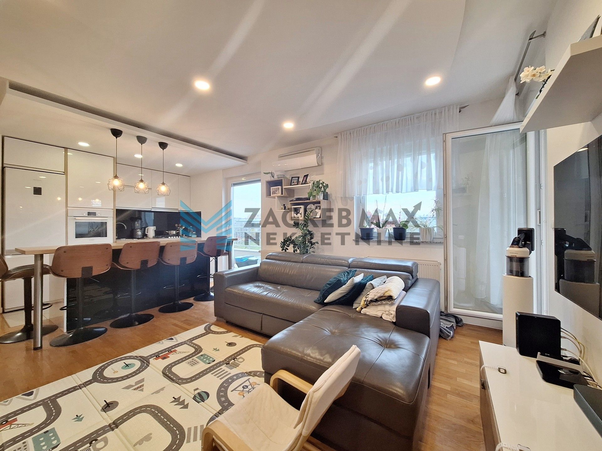 Zagreb - STENJEVEC - Stenjevečka - odličan 3-sobni stan + garaža