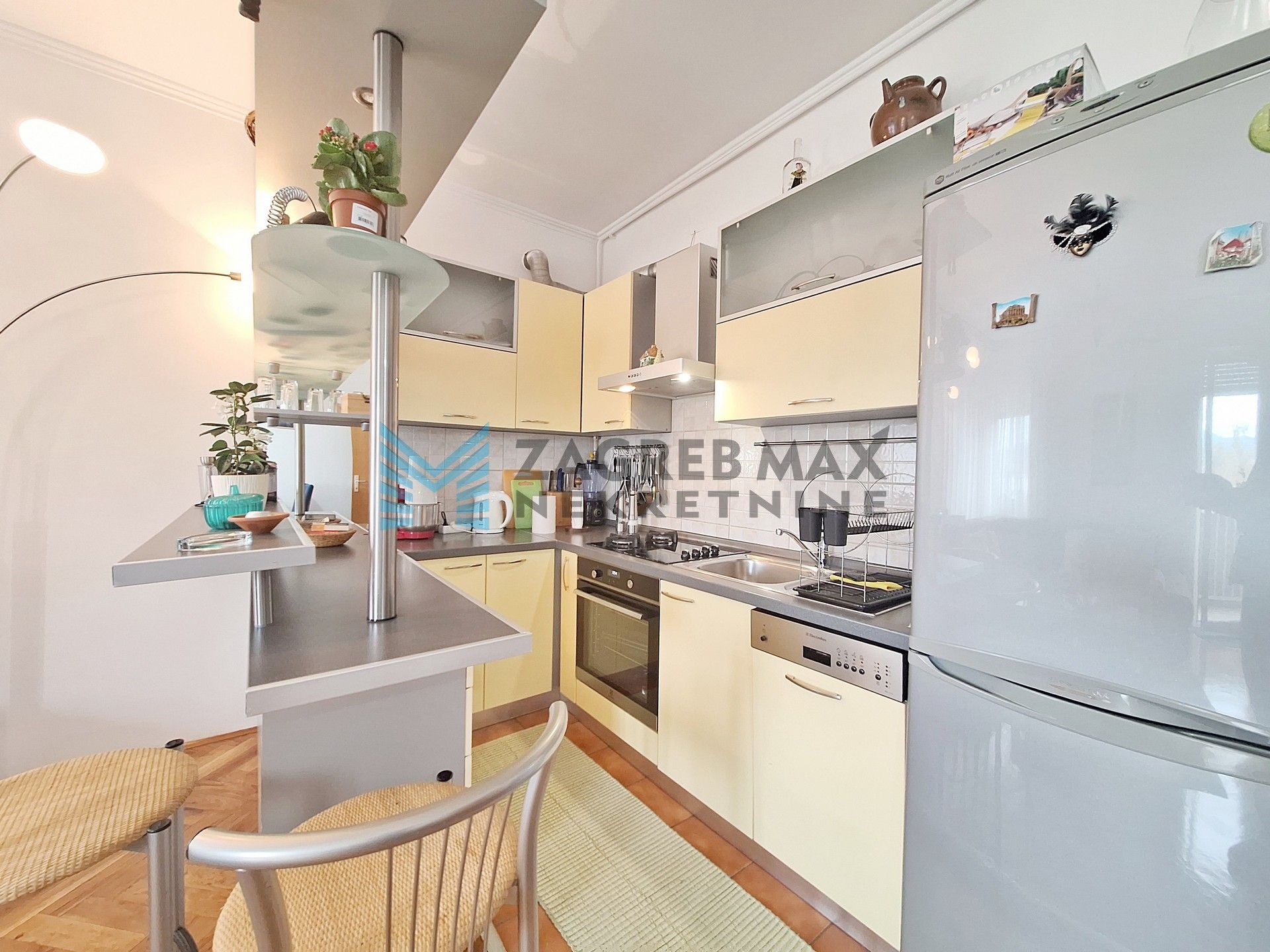 Zagreb - ORANICE - Dinarski put - 2-sobni, parkirno mjesto