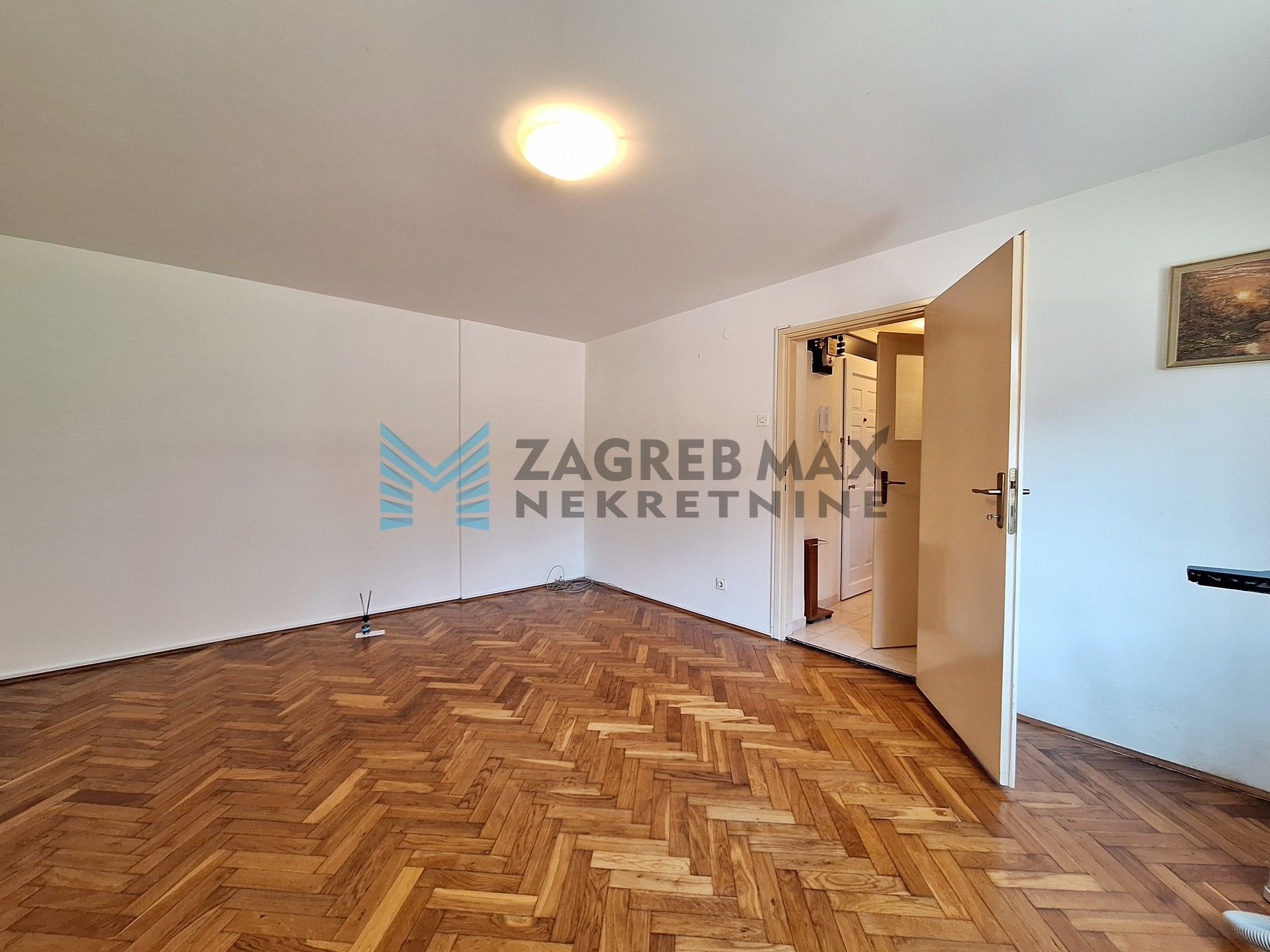 Zagreb - PREČKO - Lhotkina - komforan 2-sobni, spremište, odmah useljiv