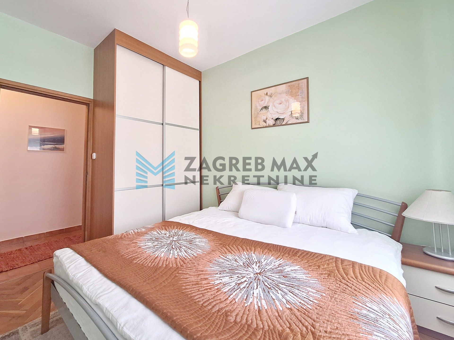 Zagreb - ORANICE - Dinarski put - 2-sobni, parkirno mjesto