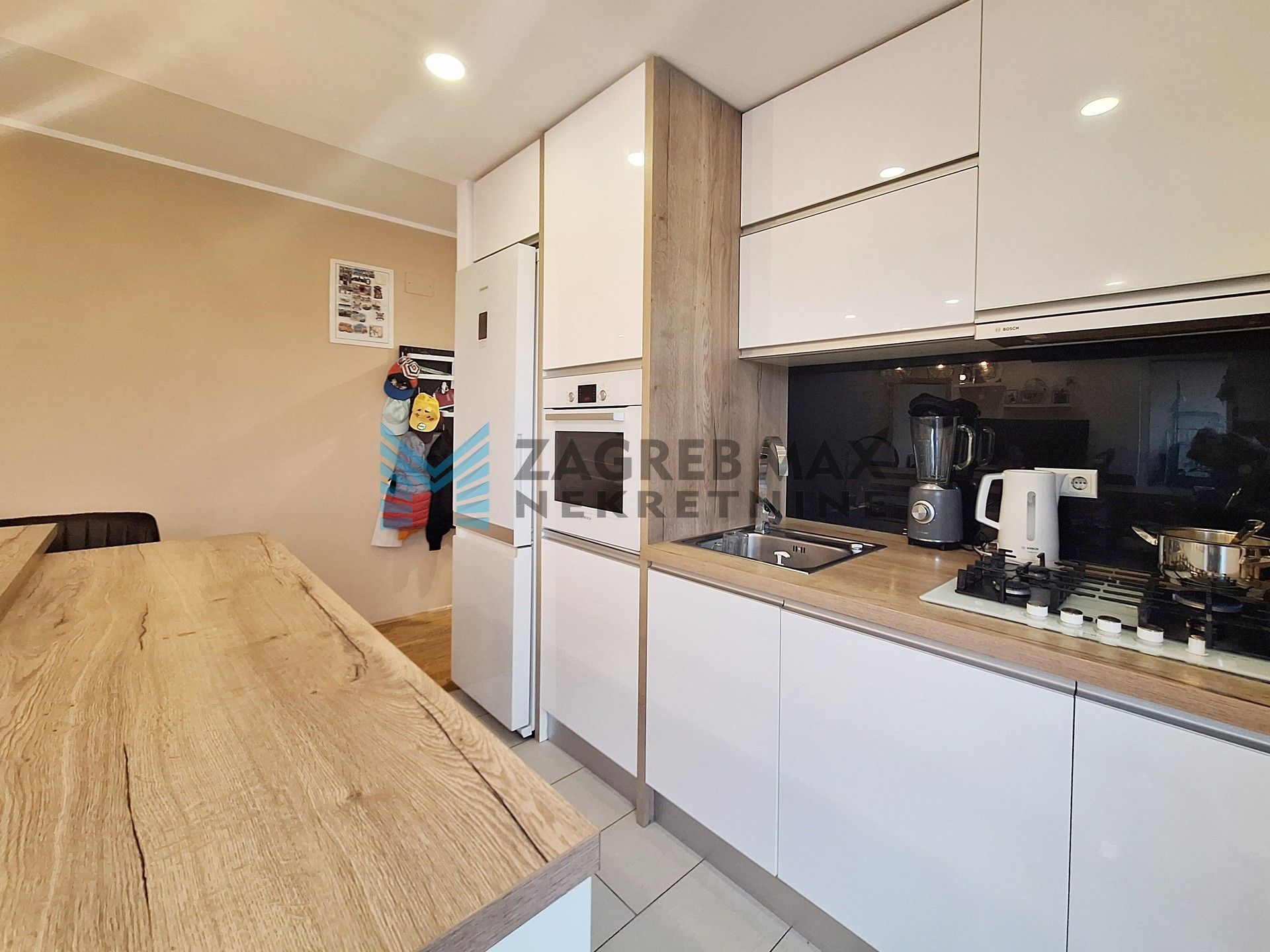 Zagreb - STENJEVEC - Stenjevečka - odličan 3-sobni stan + garaža