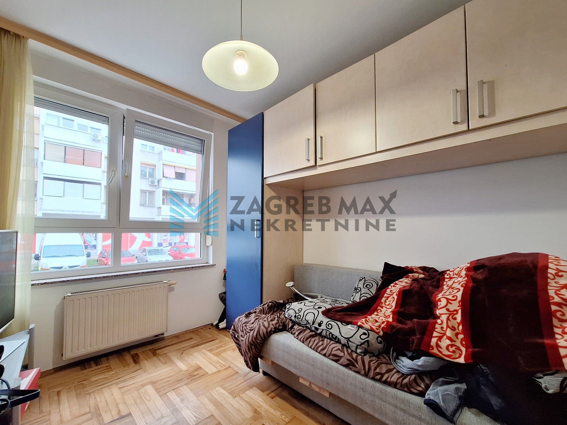 Zagreb - GAJNICE - 3-soban + garaža, vlastito dvorište, spremište