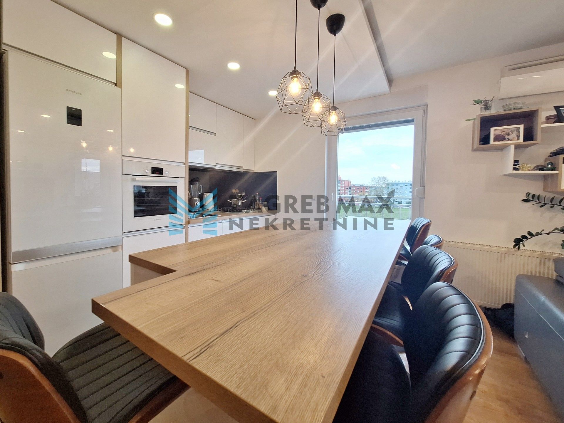 Zagreb - STENJEVEC - Stenjevečka - odličan 3-sobni stan + garaža