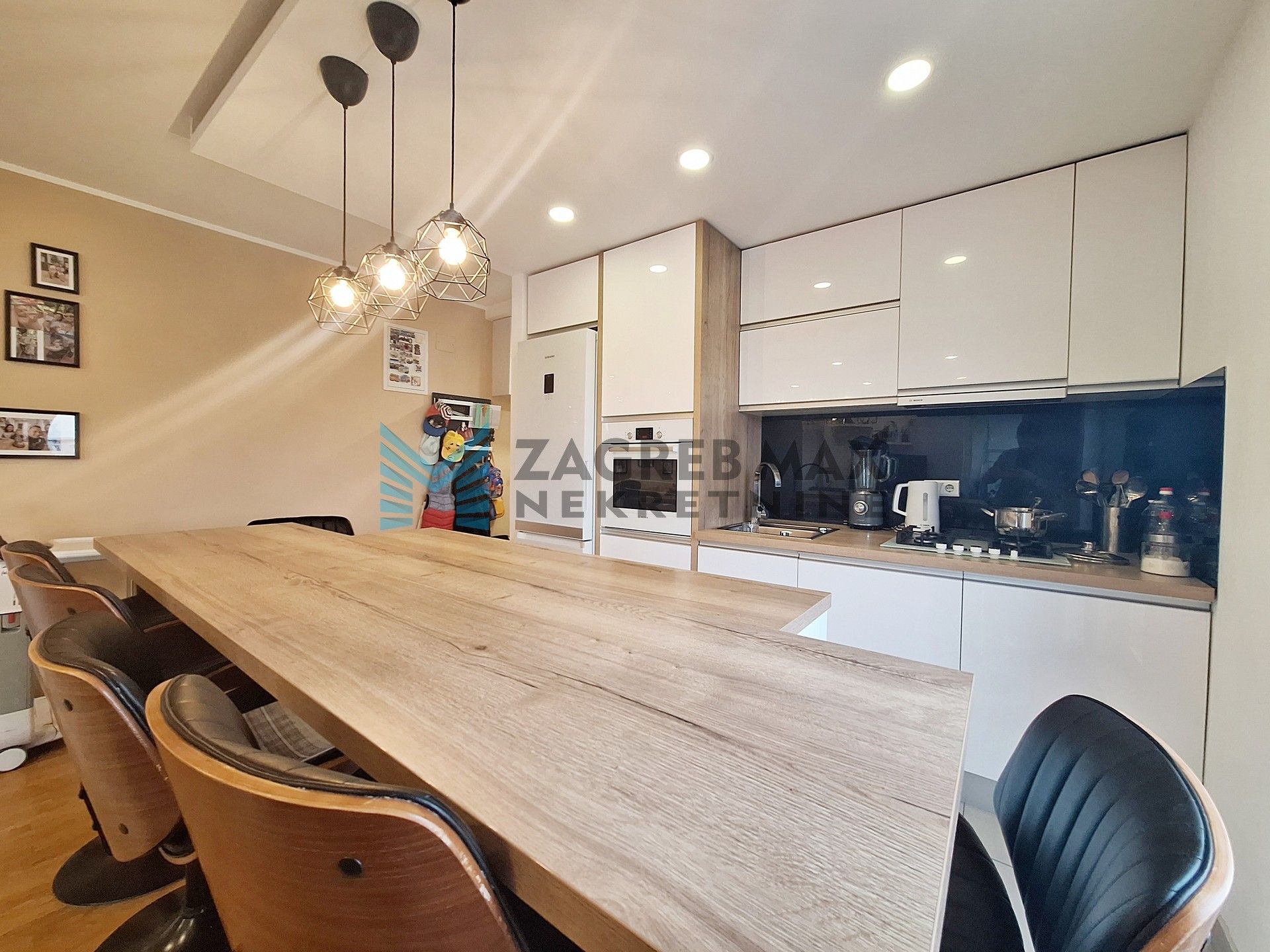 Zagreb - STENJEVEC - Stenjevečka - odličan 3-sobni stan + garaža