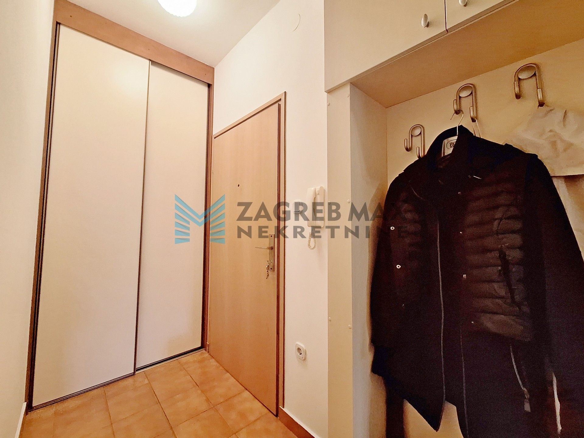 Zagreb - ORANICE - Dinarski put - 2-sobni, parkirno mjesto