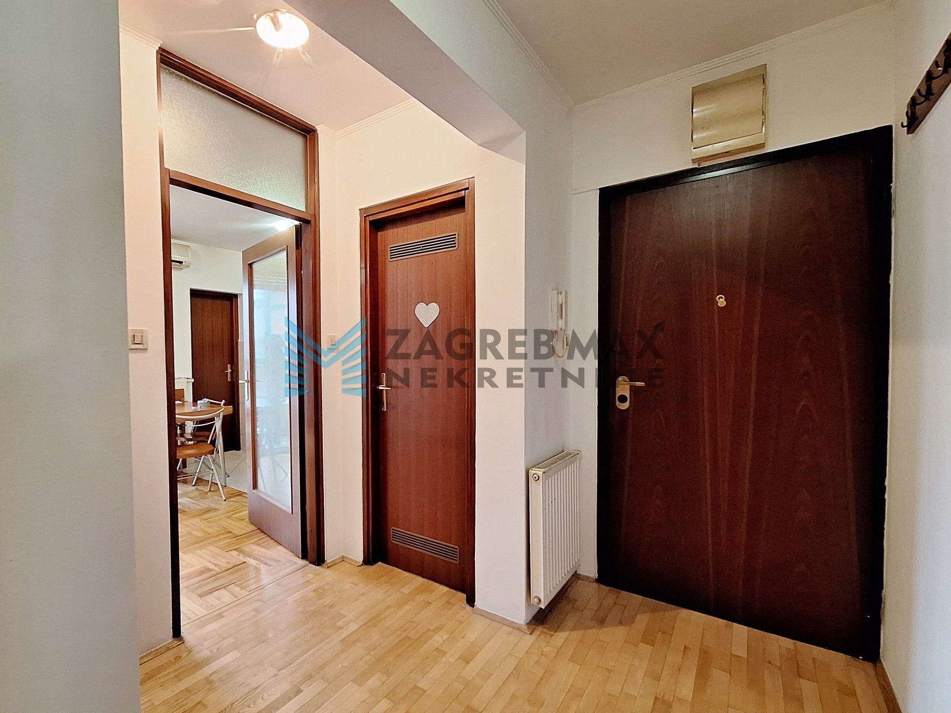 Zagreb - GAJNICE - 3-soban + garaža, vlastito dvorište, spremište