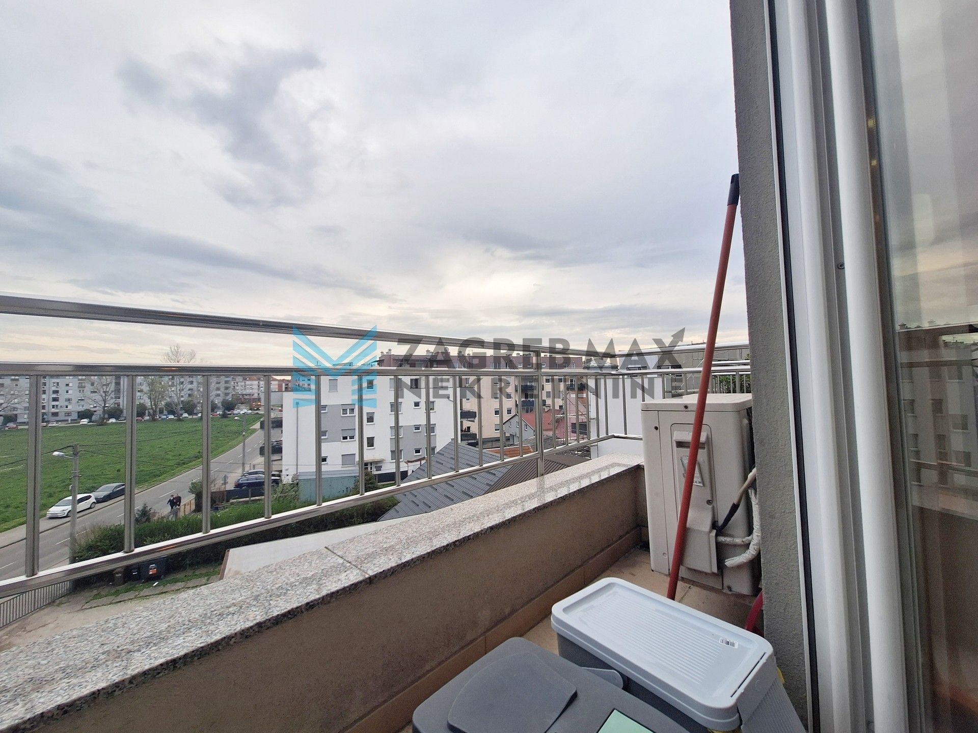 Zagreb - STENJEVEC - Stenjevečka - odličan 3-sobni stan + garaža