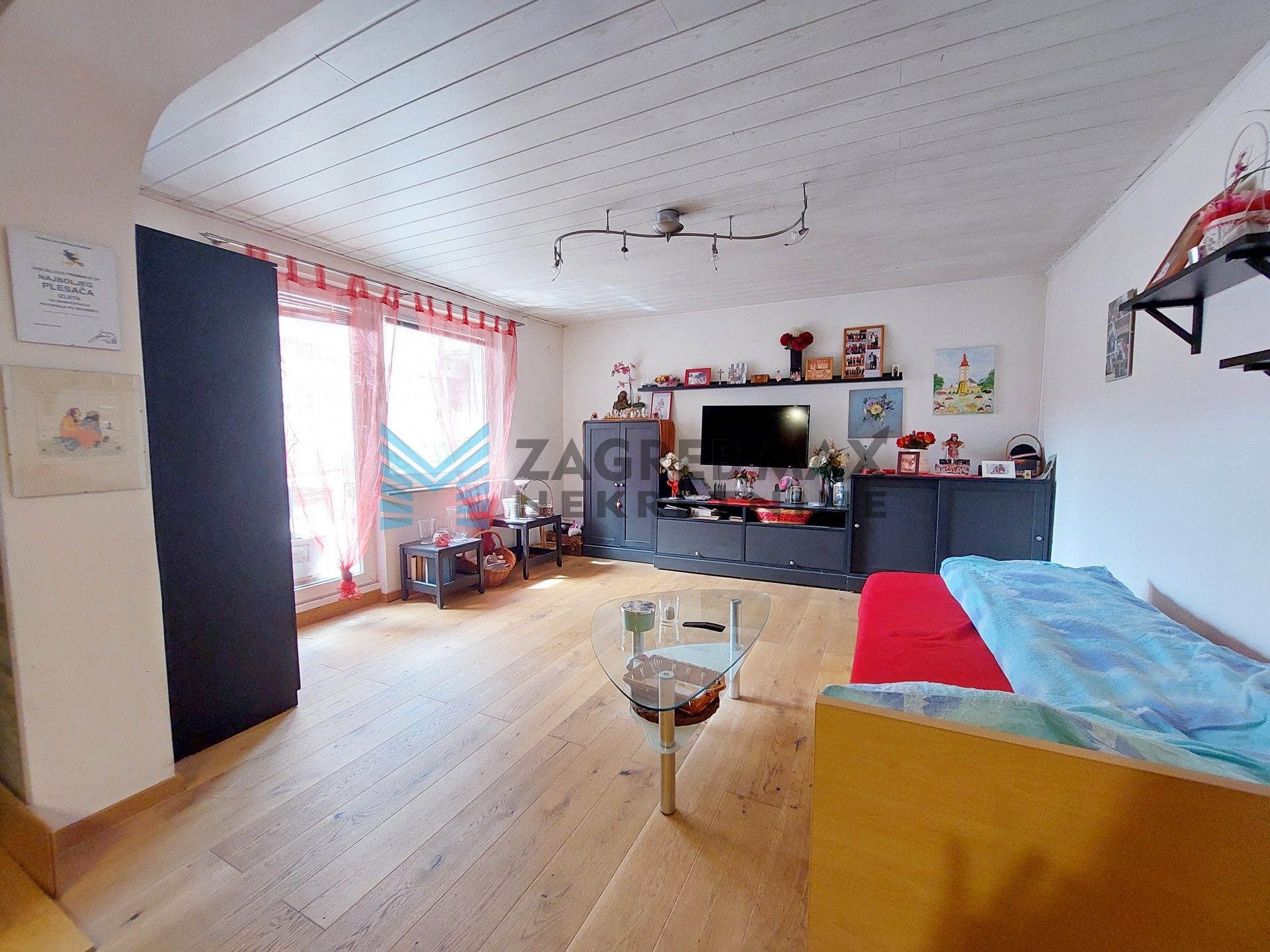 Zagreb - MARKUŠEVEC - Markuševečka - renovirana obiteljska kuća, dvorište