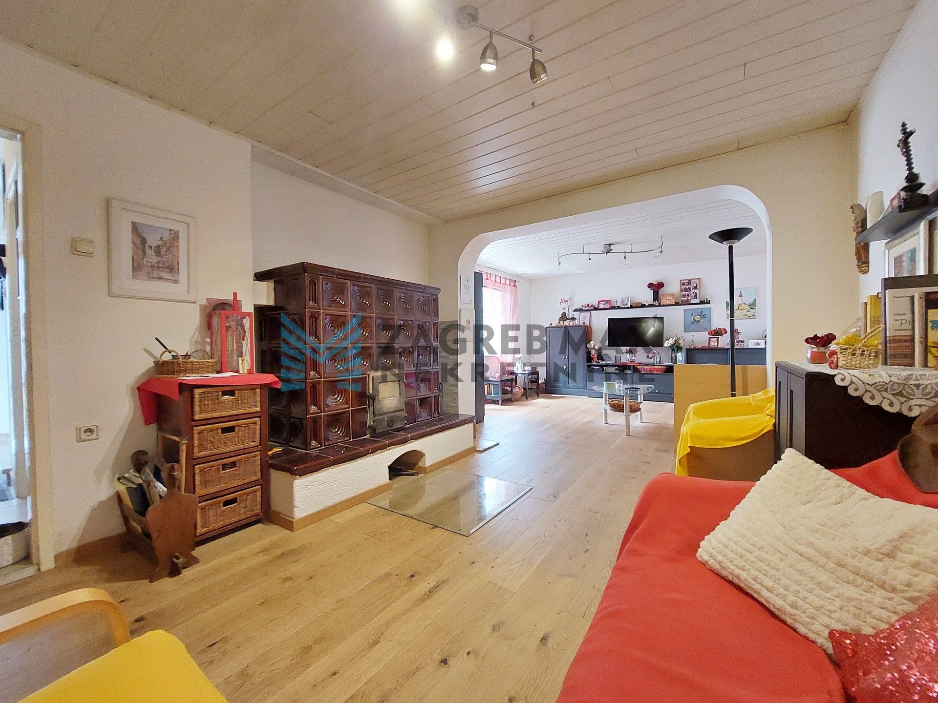 Zagreb - MARKUŠEVEC - Markuševečka - renovirana obiteljska kuća, dvorište