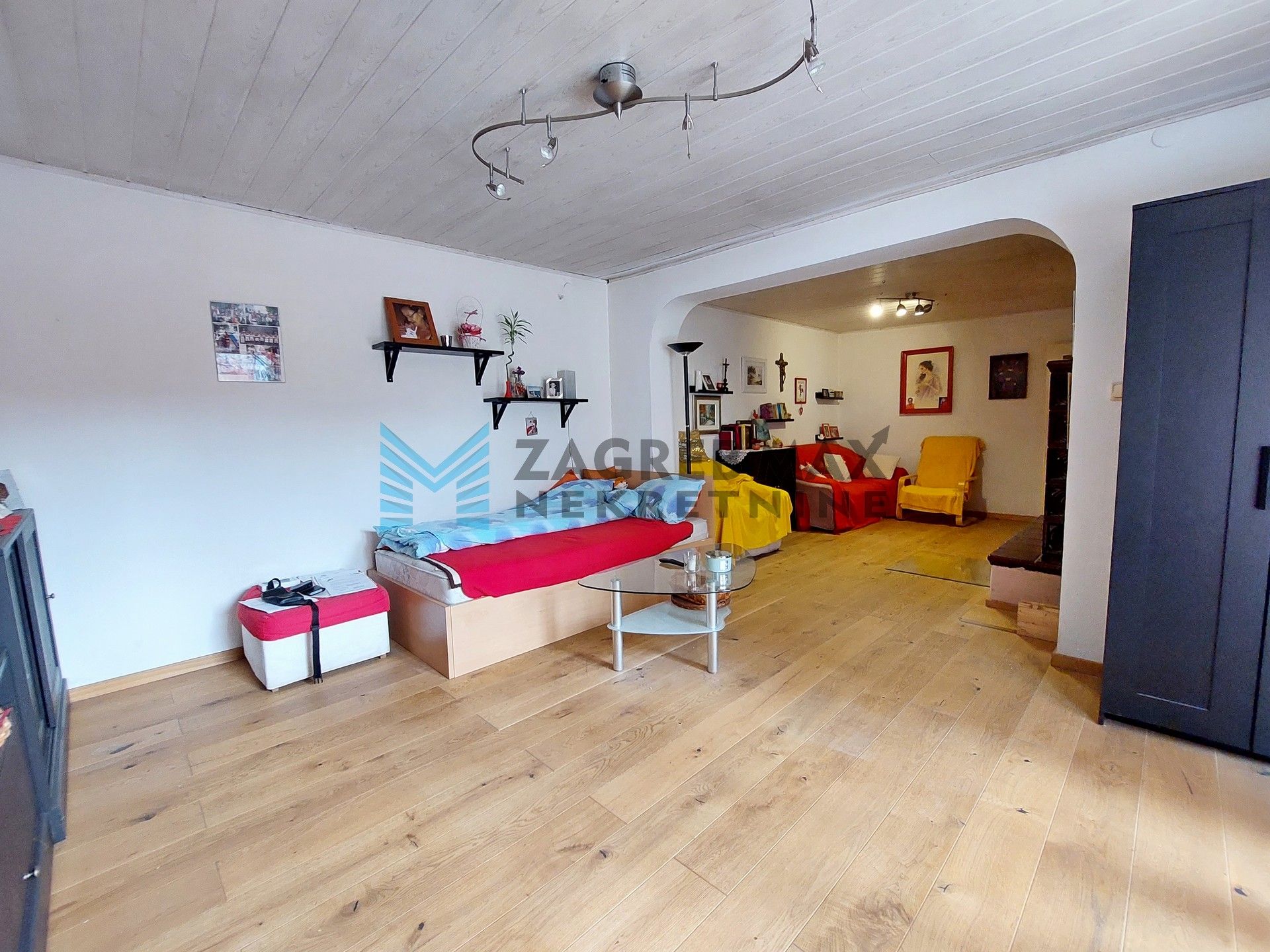 Zagreb - MARKUŠEVEC - Markuševečka - renovirana obiteljska kuća, dvorište