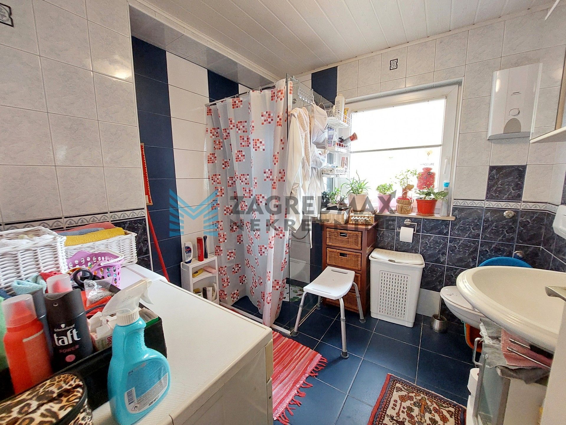 Zagreb - MARKUŠEVEC - Markuševečka - renovirana obiteljska kuća, dvorište