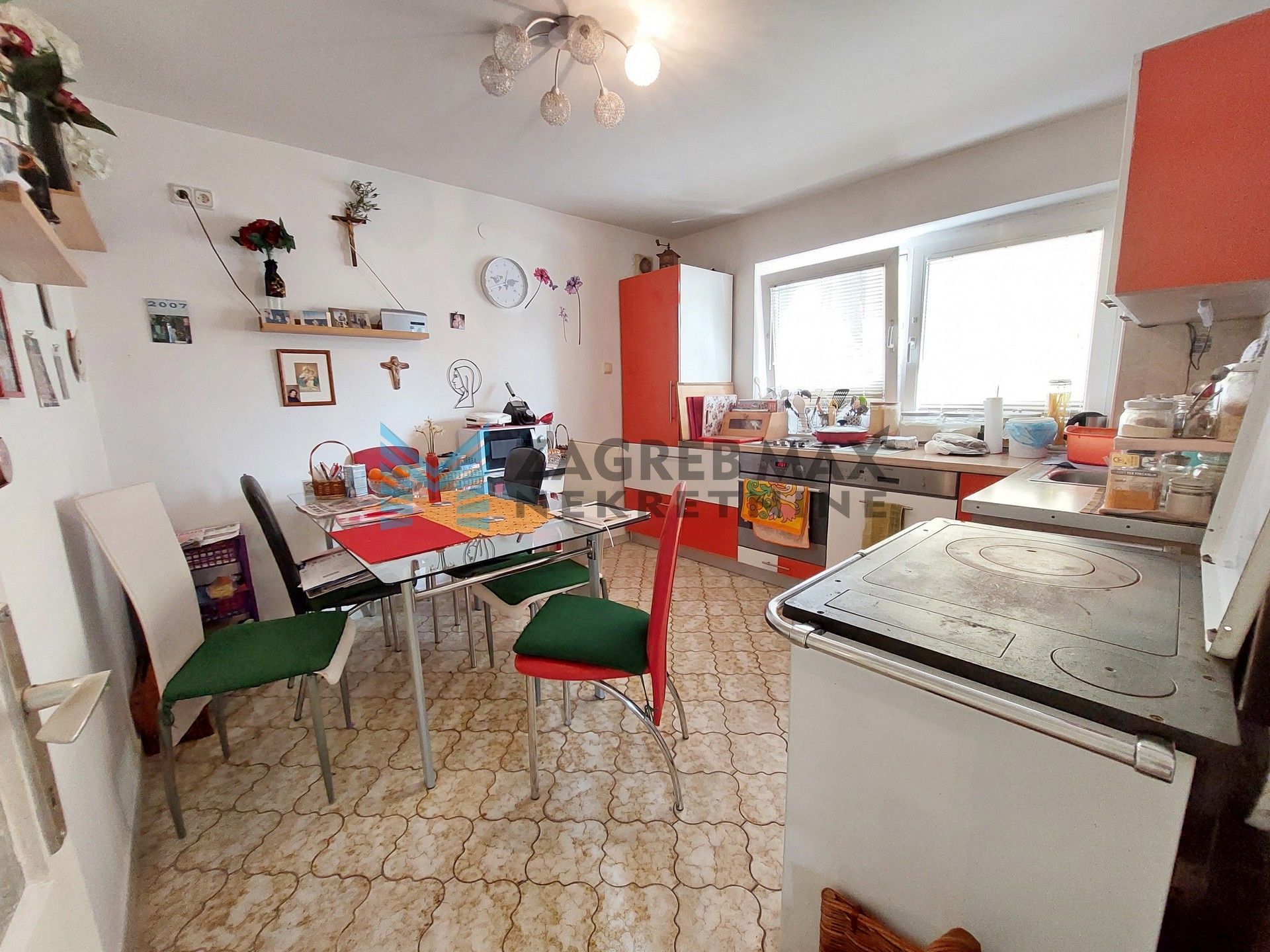 Zagreb - MARKUŠEVEC - Markuševečka - renovirana obiteljska kuća, dvorište