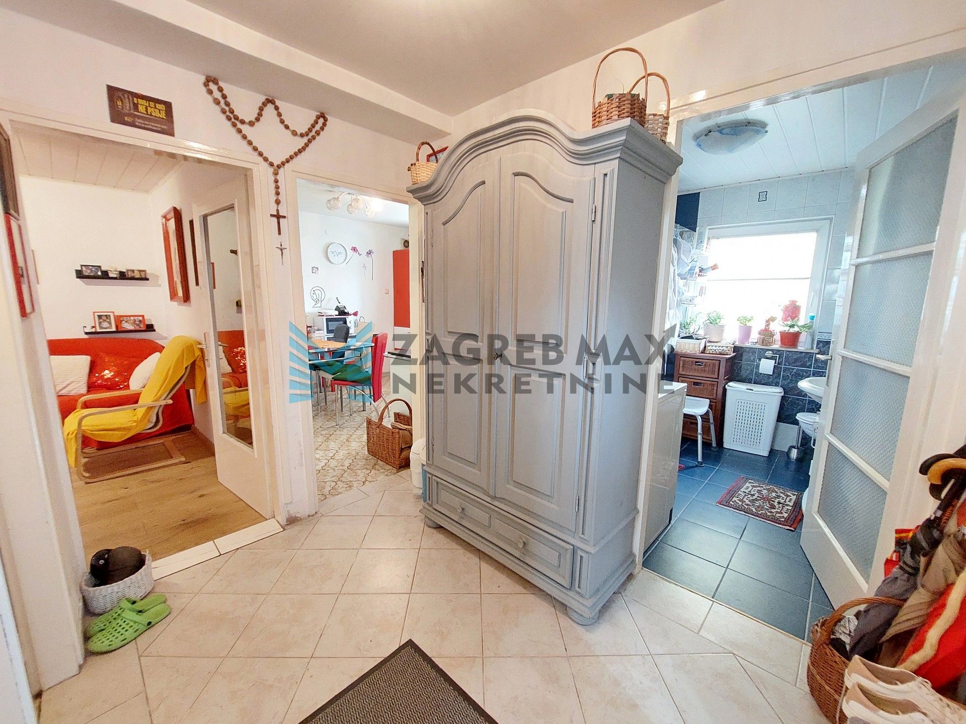 Zagreb - MARKUŠEVEC - Markuševečka - renovirana obiteljska kuća, dvorište