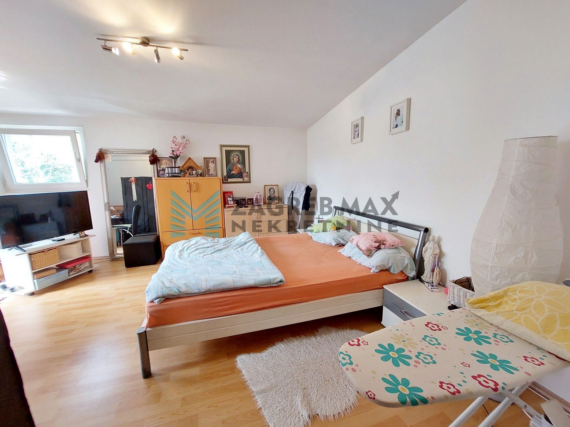 Zagreb - MARKUŠEVEC - Markuševečka - renovirana obiteljska kuća, dvorište