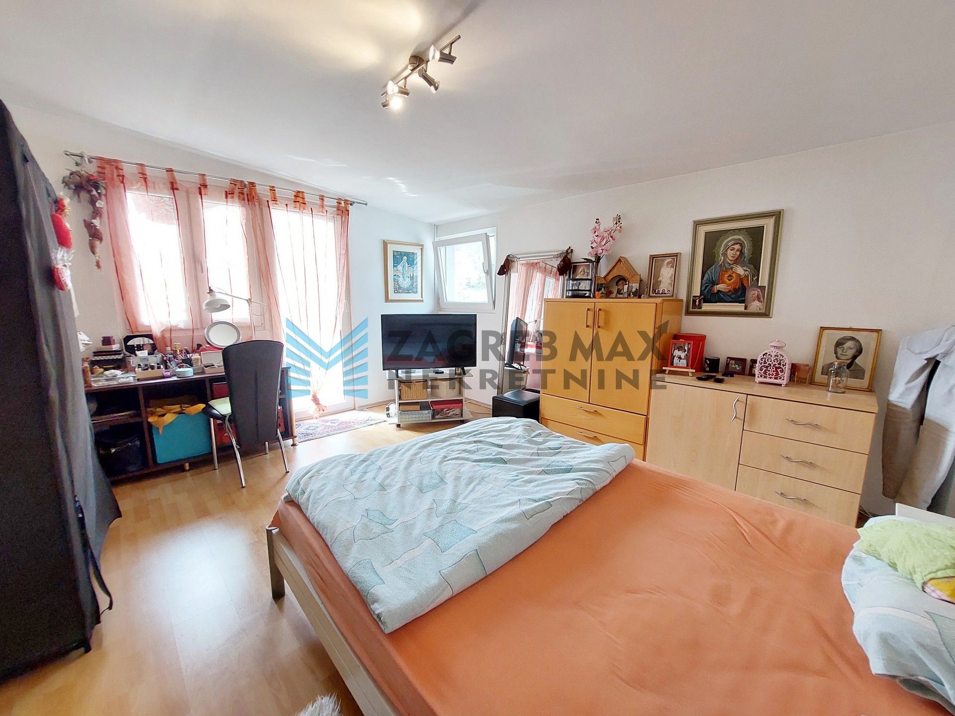 Zagreb - MARKUŠEVEC - Markuševečka - renovirana obiteljska kuća, dvorište