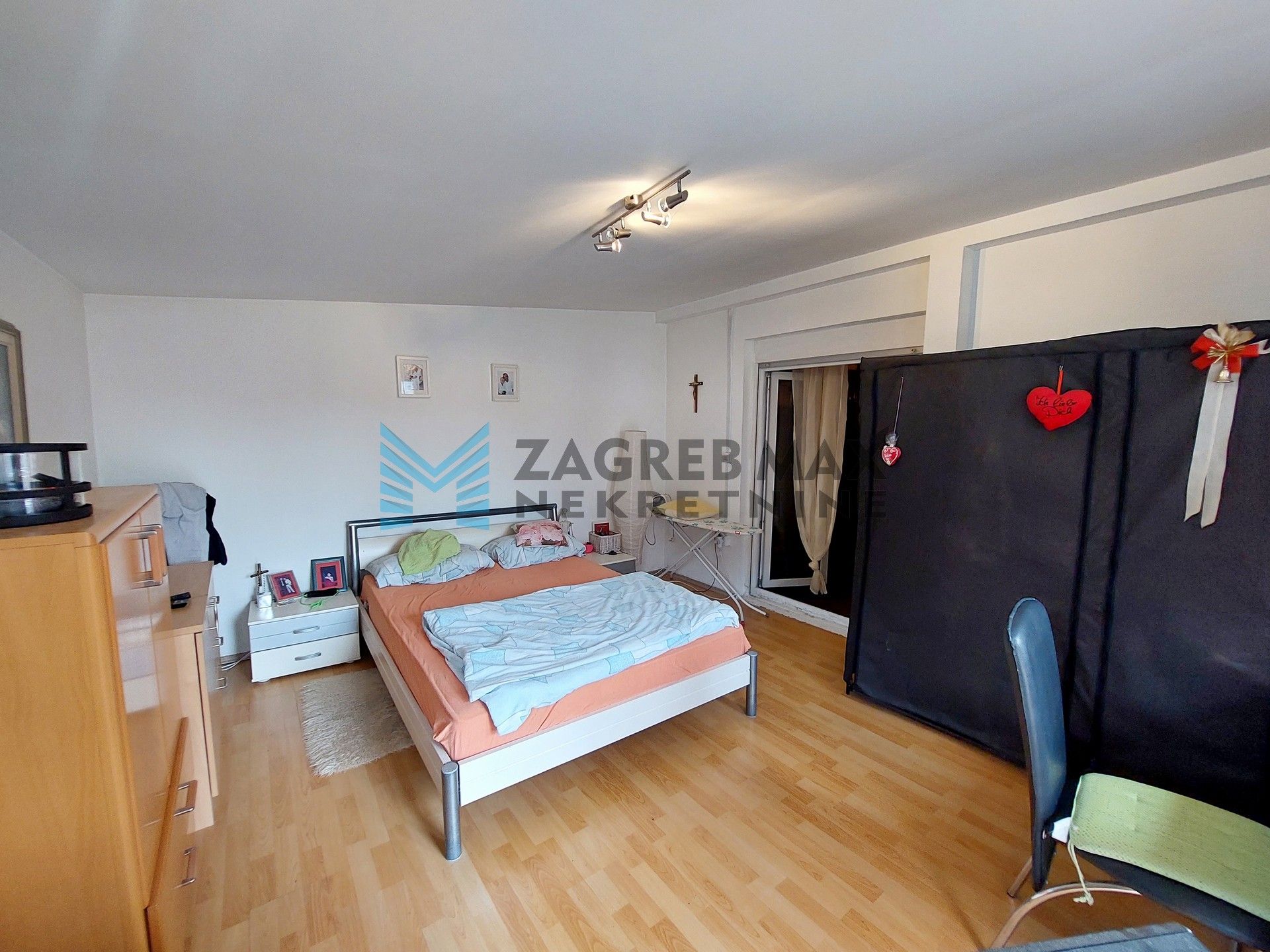 Zagreb - MARKUŠEVEC - Markuševečka - renovirana obiteljska kuća, dvorište