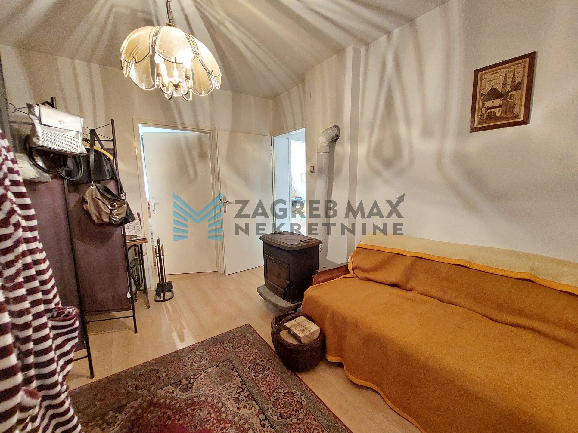 Zagreb - MARKUŠEVEC - Markuševečka - renovirana obiteljska kuća, dvorište