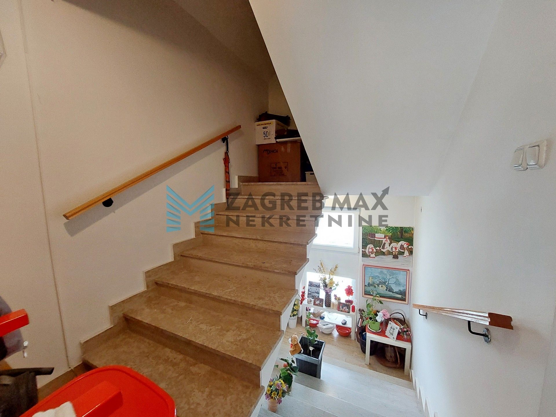 Zagreb - MARKUŠEVEC - Markuševečka - renovirana obiteljska kuća, dvorište