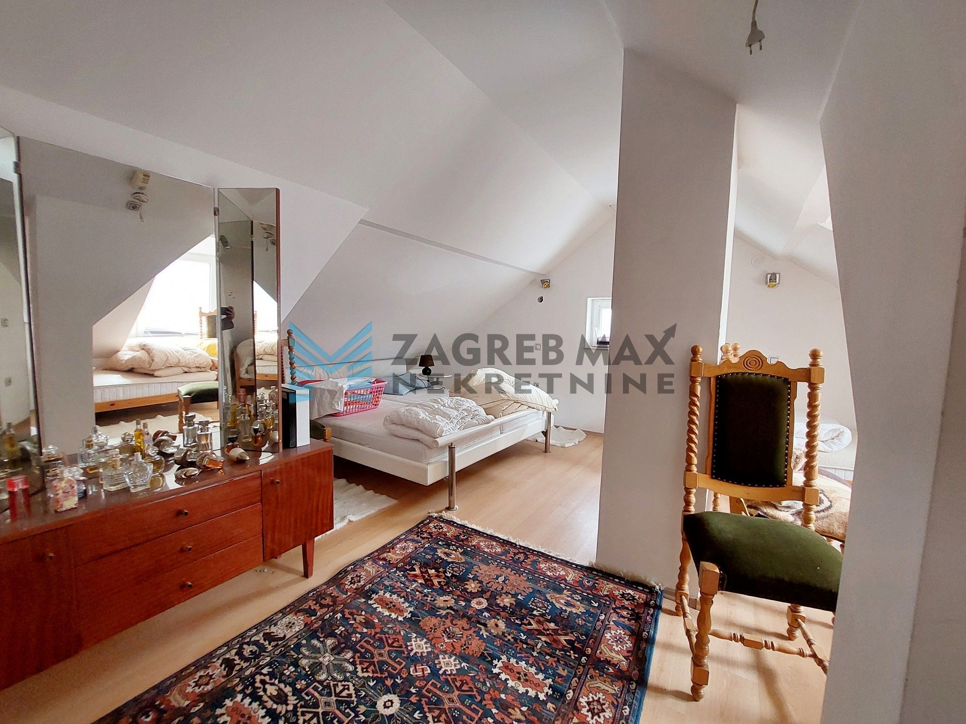 Zagreb - MARKUŠEVEC - Markuševečka - renovirana obiteljska kuća, dvorište