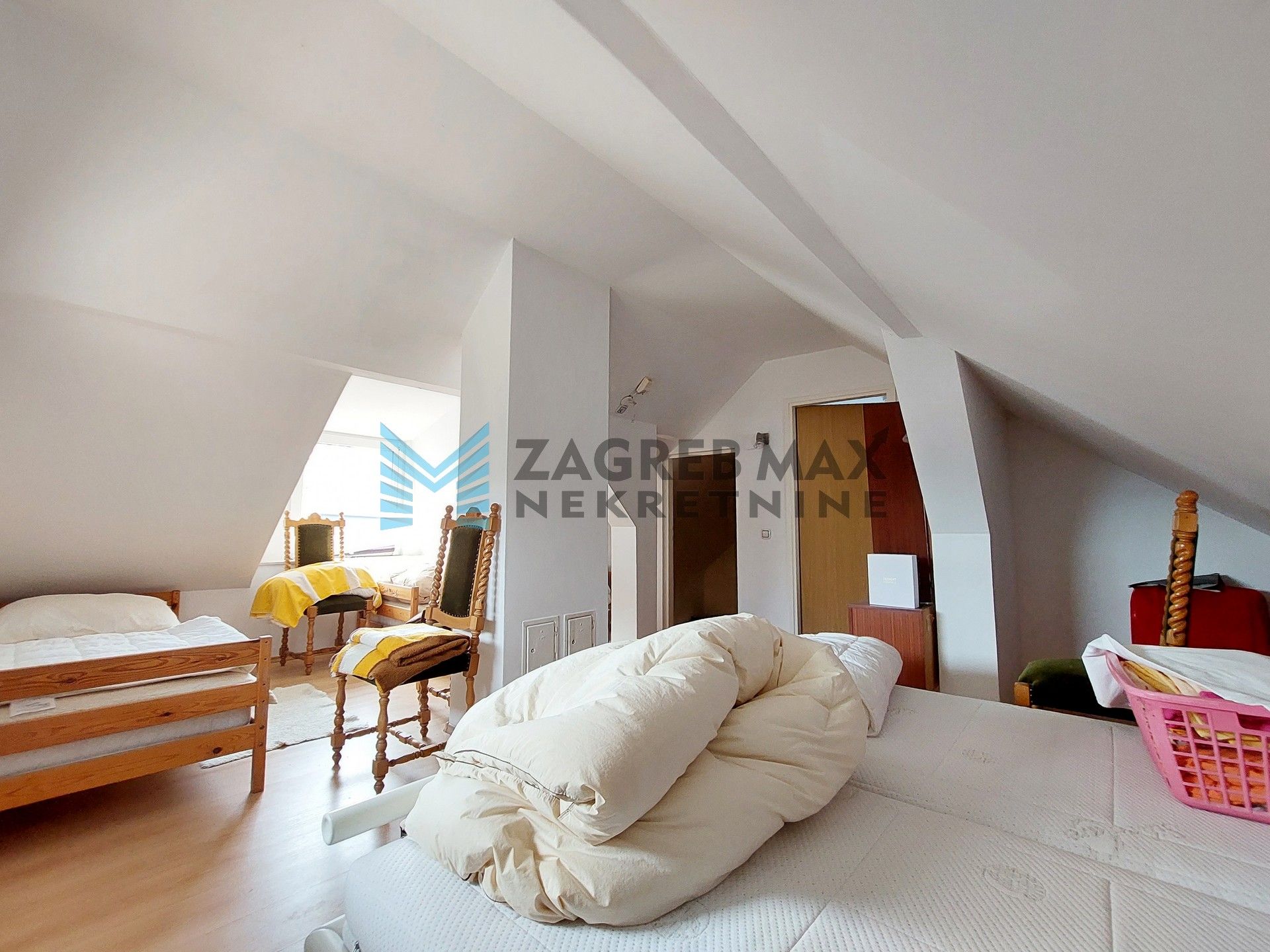 Zagreb - MARKUŠEVEC - Markuševečka - renovirana obiteljska kuća, dvorište