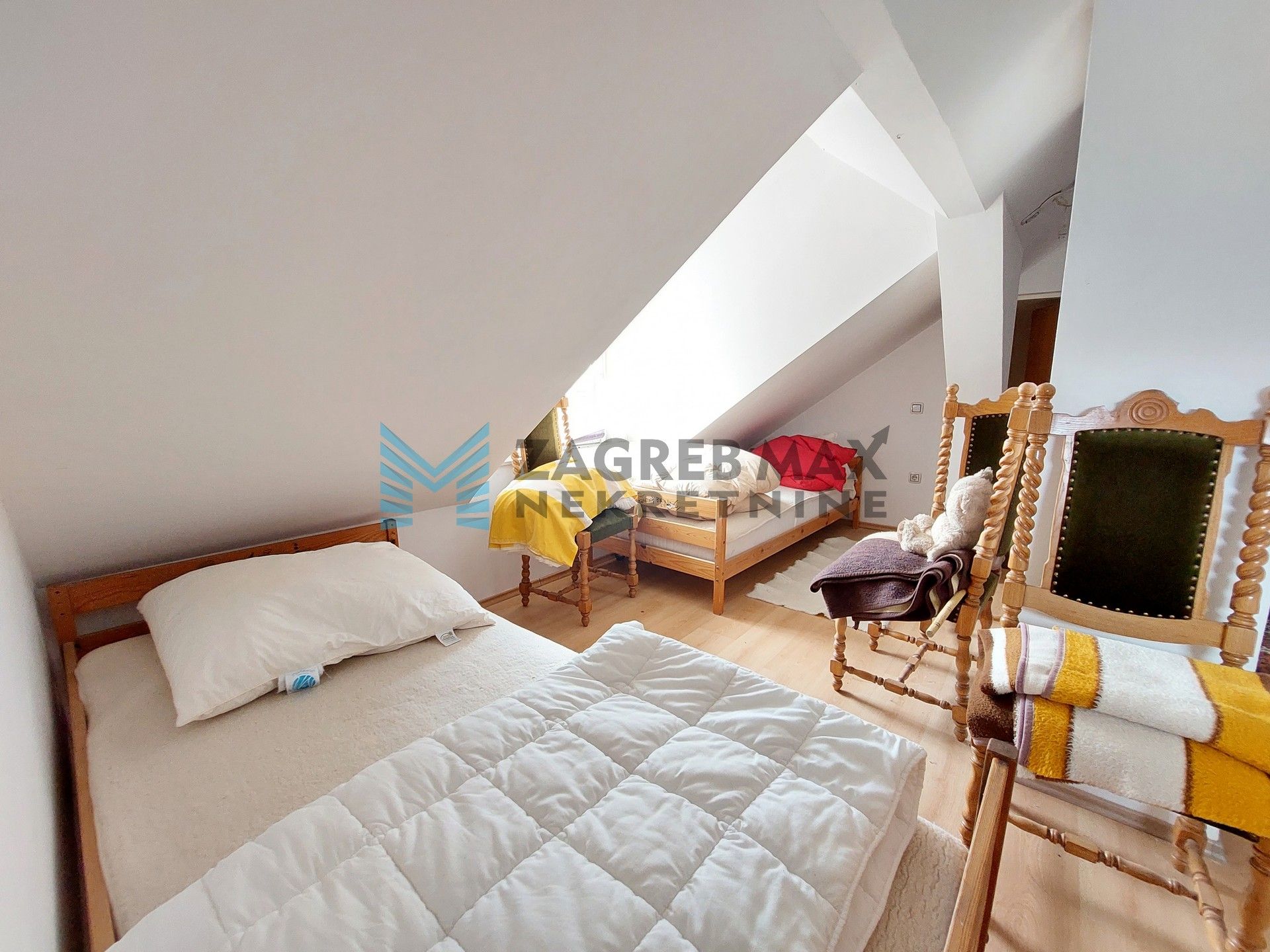 Zagreb - MARKUŠEVEC - Markuševečka - renovirana obiteljska kuća, dvorište