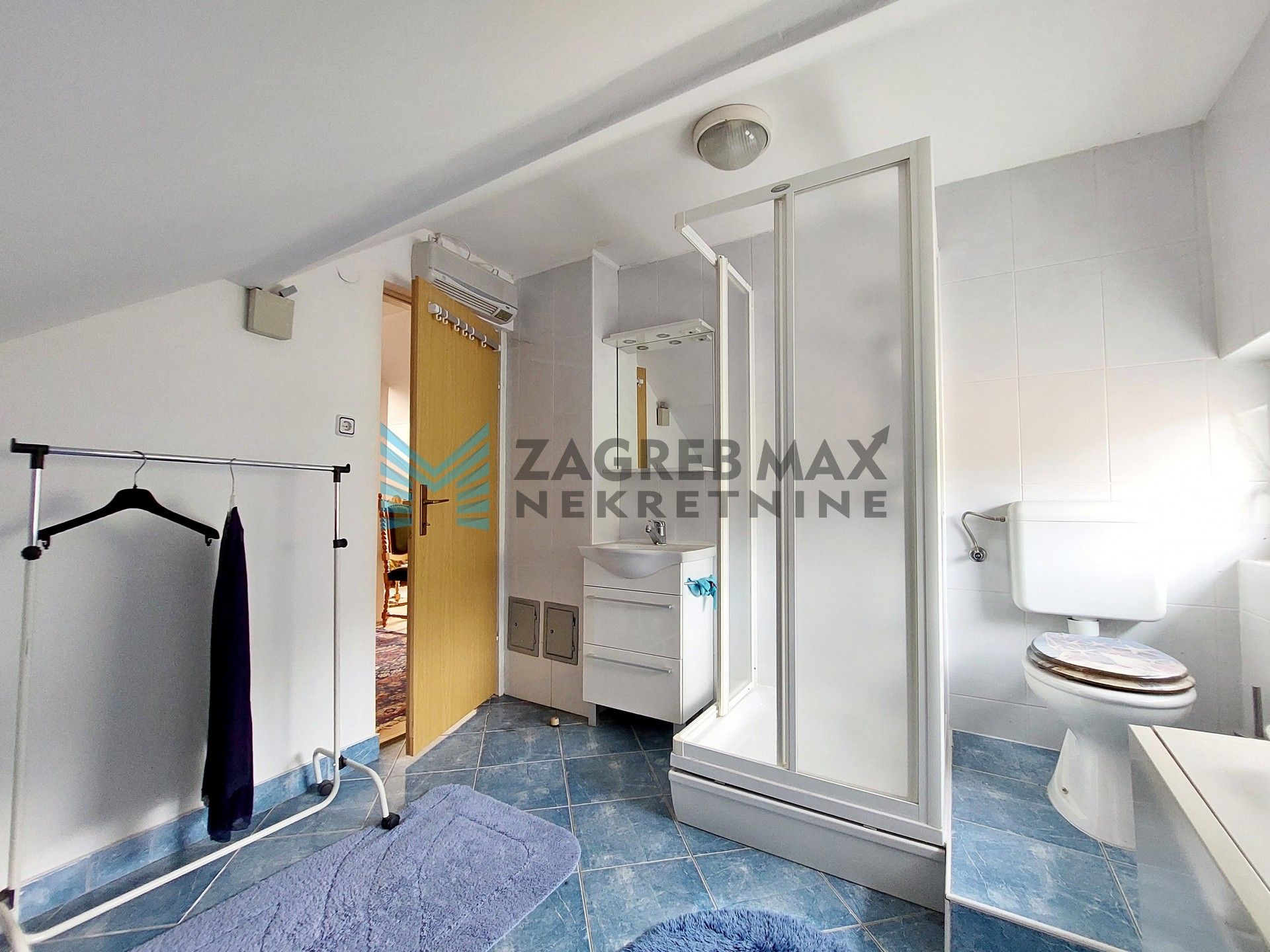 Zagreb - MARKUŠEVEC - Markuševečka - renovirana obiteljska kuća, dvorište