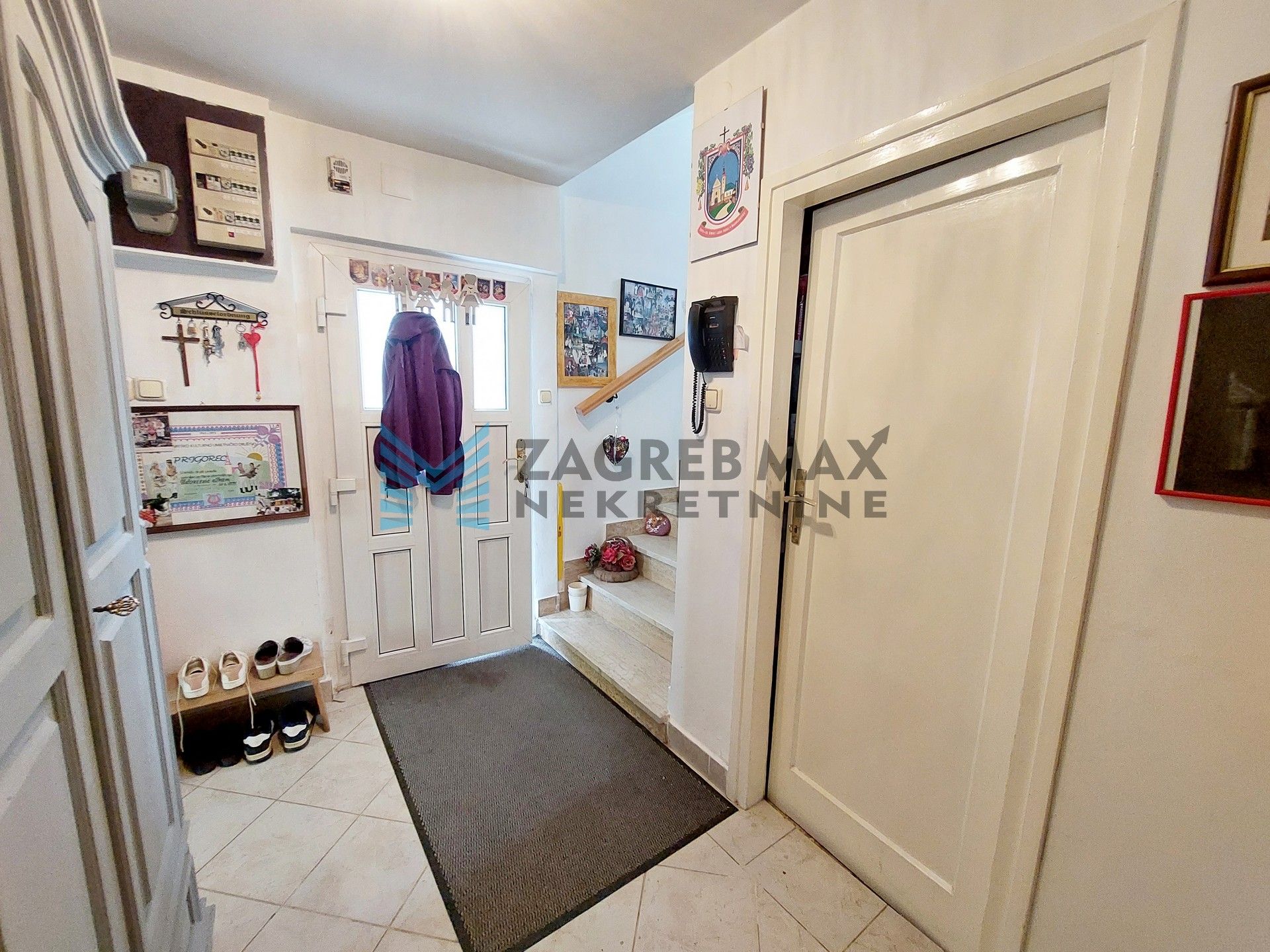 Zagreb - MARKUŠEVEC - Markuševečka - renovirana obiteljska kuća, dvorište