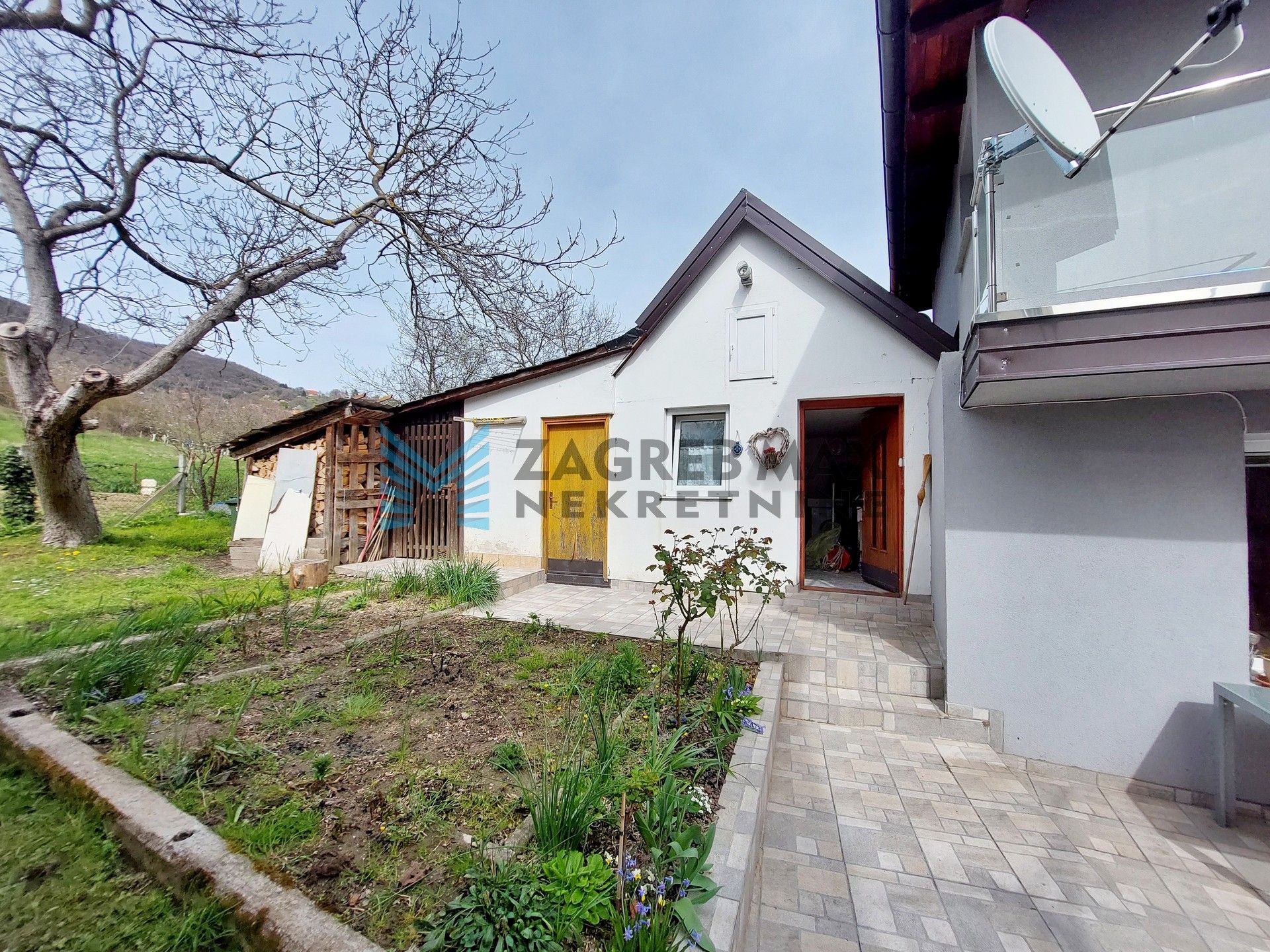 Zagreb - MARKUŠEVEC - Markuševečka - renovirana obiteljska kuća, dvorište