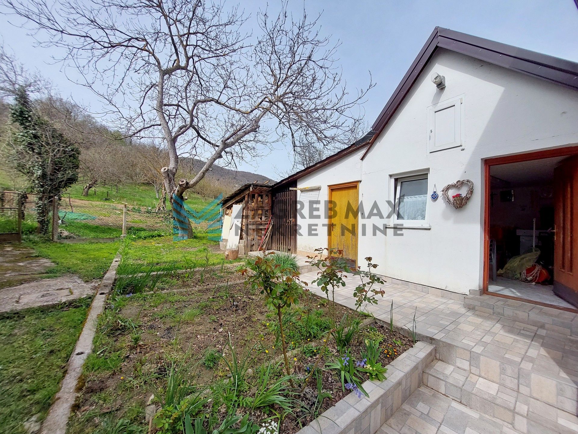 Zagreb - MARKUŠEVEC - Markuševečka - renovirana obiteljska kuća, dvorište