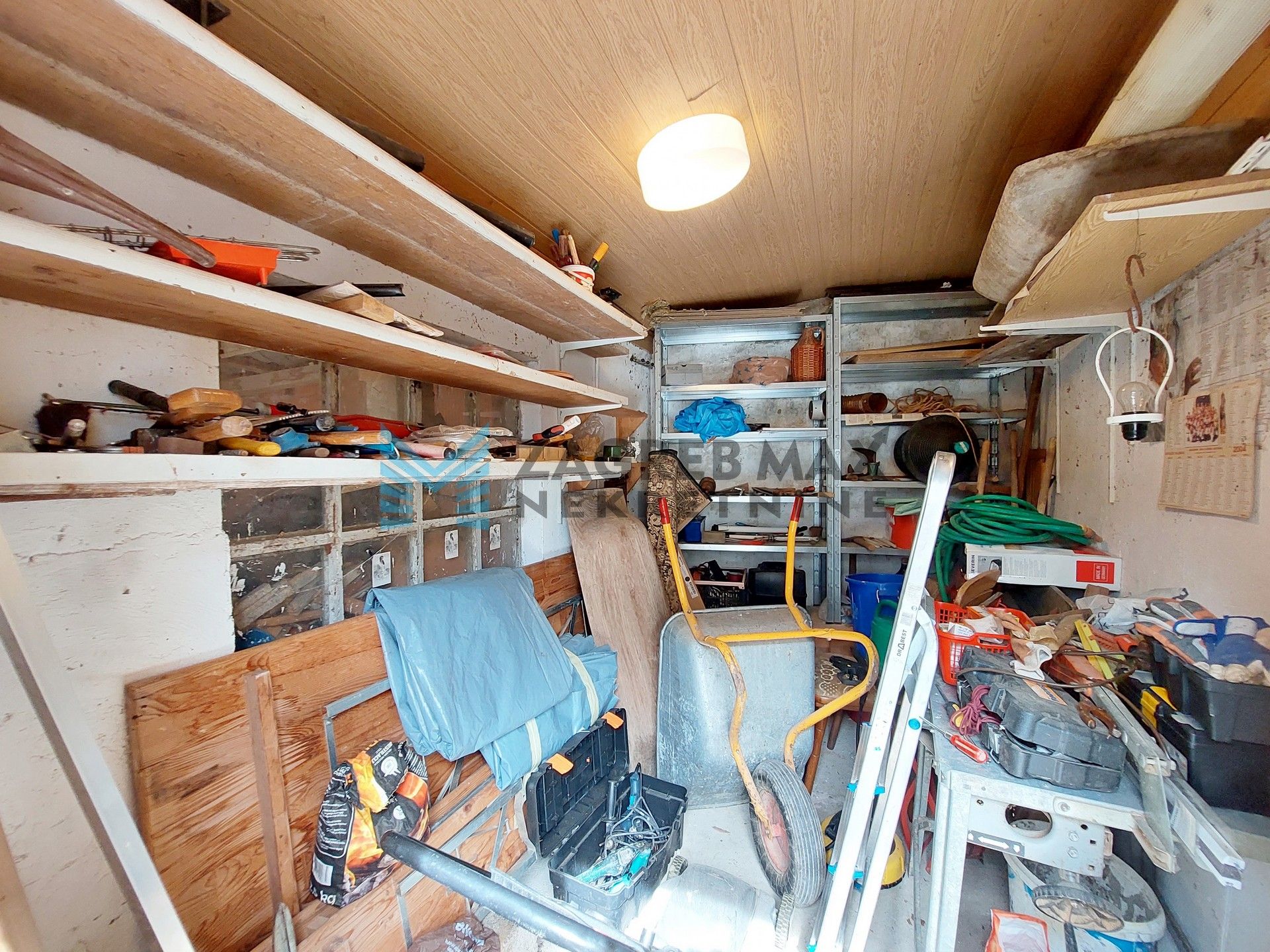 Zagreb - MARKUŠEVEC - Markuševečka - renovirana obiteljska kuća, dvorište