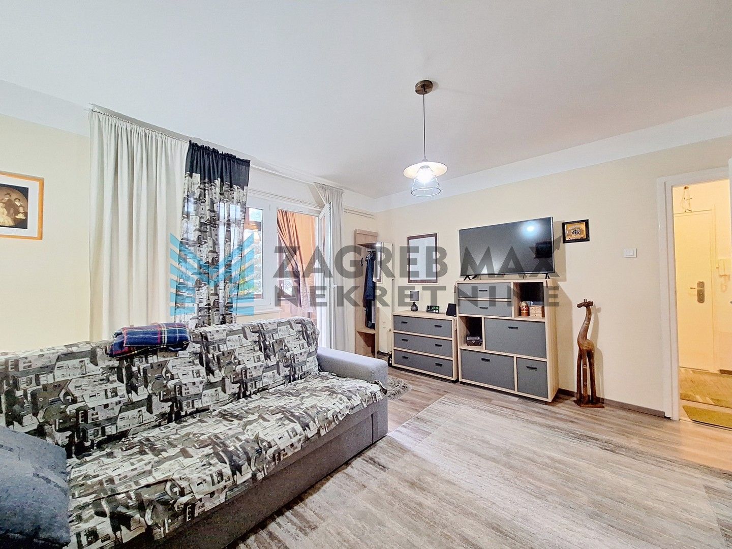 Zagreb - SAVSKI GAJ - Naserov trg - 2-soban, funkcionalan, balkon, loggia