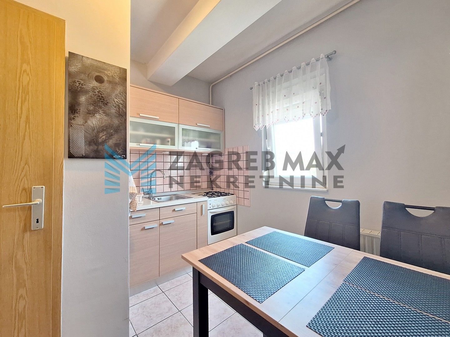 Zagreb - KUSTOŠIJA - Zagrebačka - 1-sobni, niske režije, lijep pogled na Sljeme