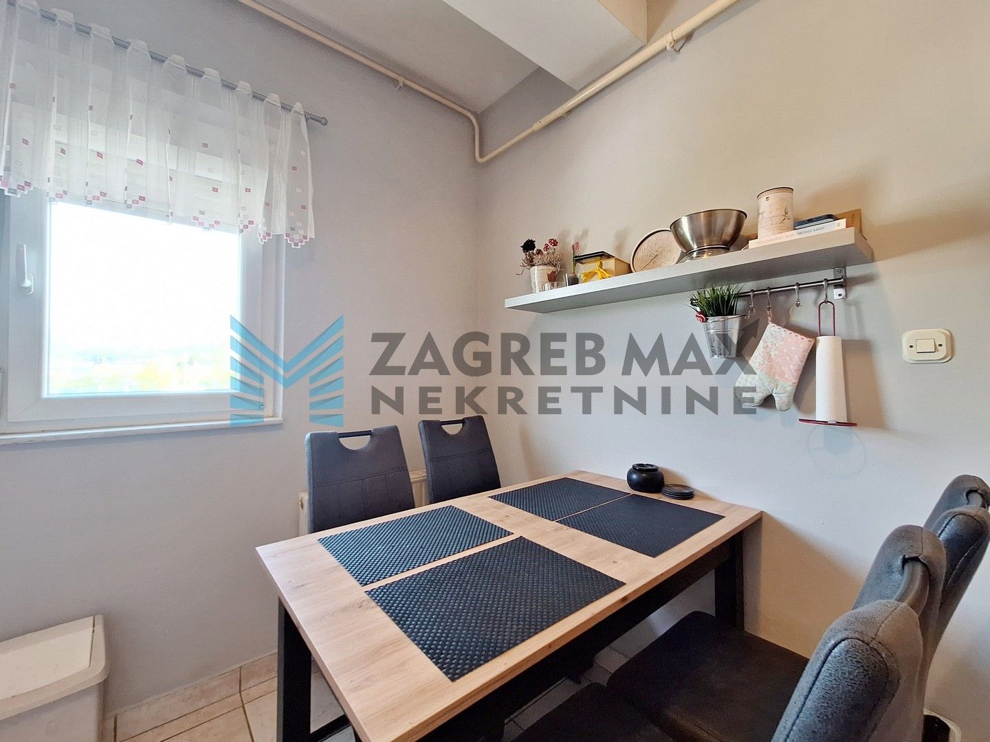 Zagreb - KUSTOŠIJA - Zagrebačka - 1-sobni, niske režije, lijep pogled na Sljeme