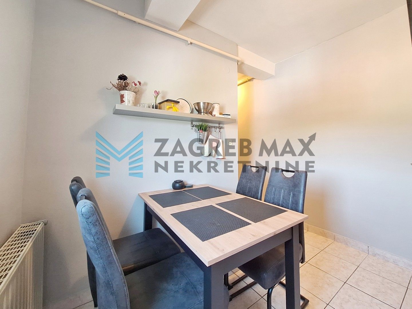 Zagreb - KUSTOŠIJA - Zagrebačka - 1-sobni, niske režije, lijep pogled na Sljeme