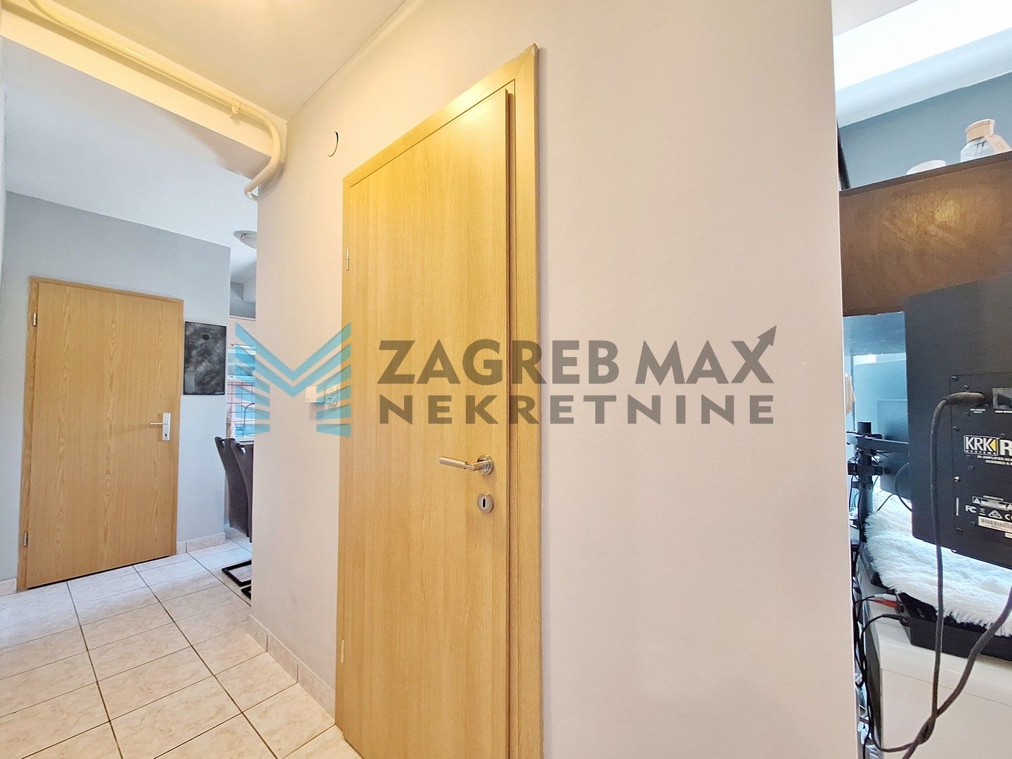 Zagreb - KUSTOŠIJA - Zagrebačka - 1-sobni, niske režije, lijep pogled na Sljeme