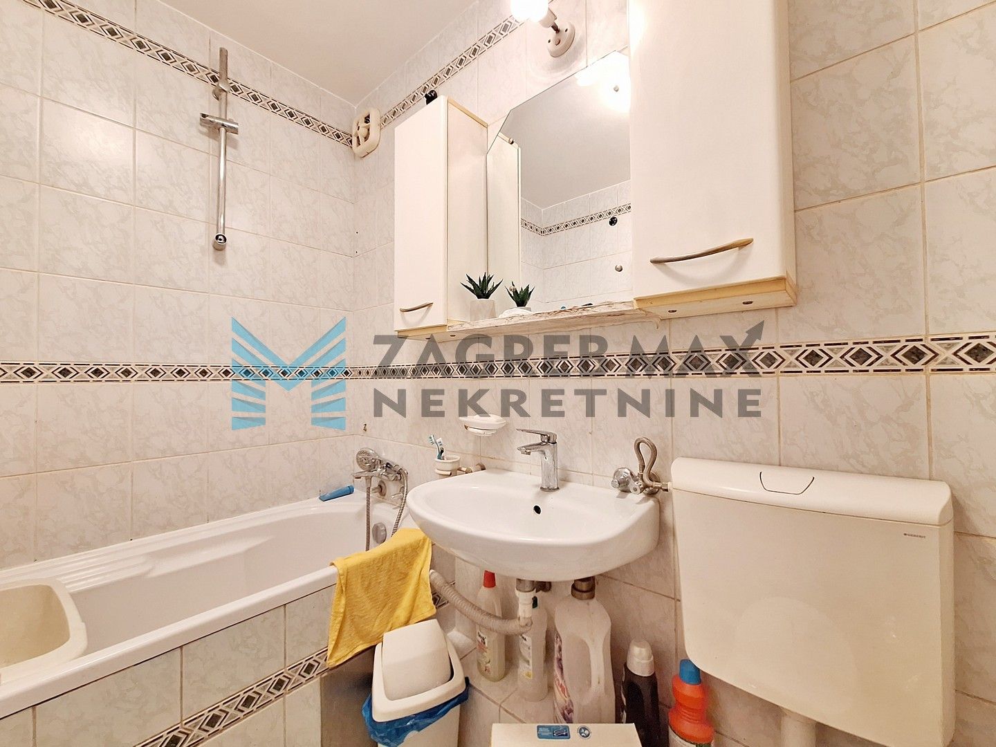 Zagreb - SREDIŠĆE - I.Šibla - 3-soban, loggia, blizina Bundeka