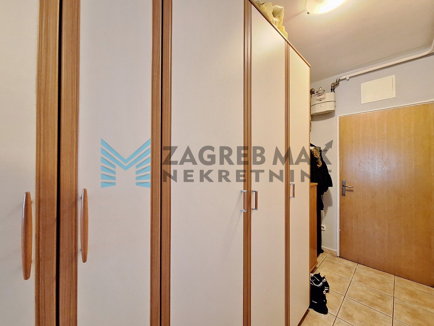 Zagreb - KUSTOŠIJA - Zagrebačka - 1-sobni, niske režije, lijep pogled na Sljeme