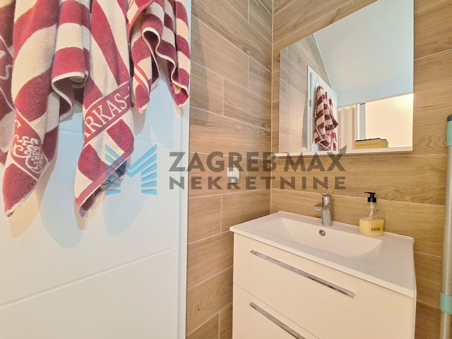 Zagreb - NAJAM - RUGVICA - Struga Nartska - smještaj za radnike - 10 osoba