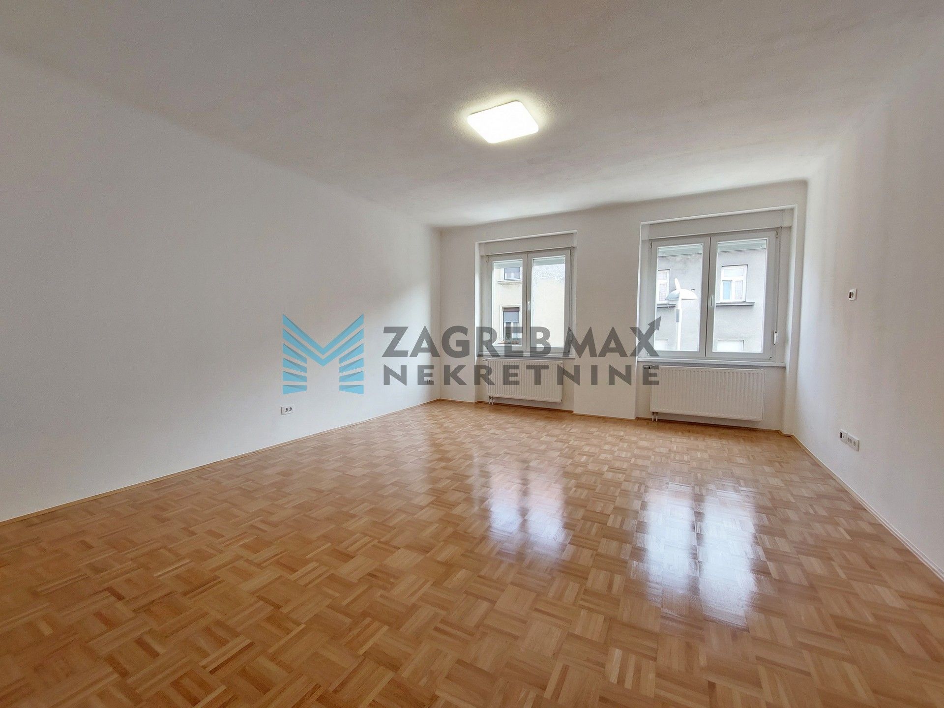 Zagreb - MAKSIMIR - Domjanićeva - novo renoviran, osvijetljen, spremište