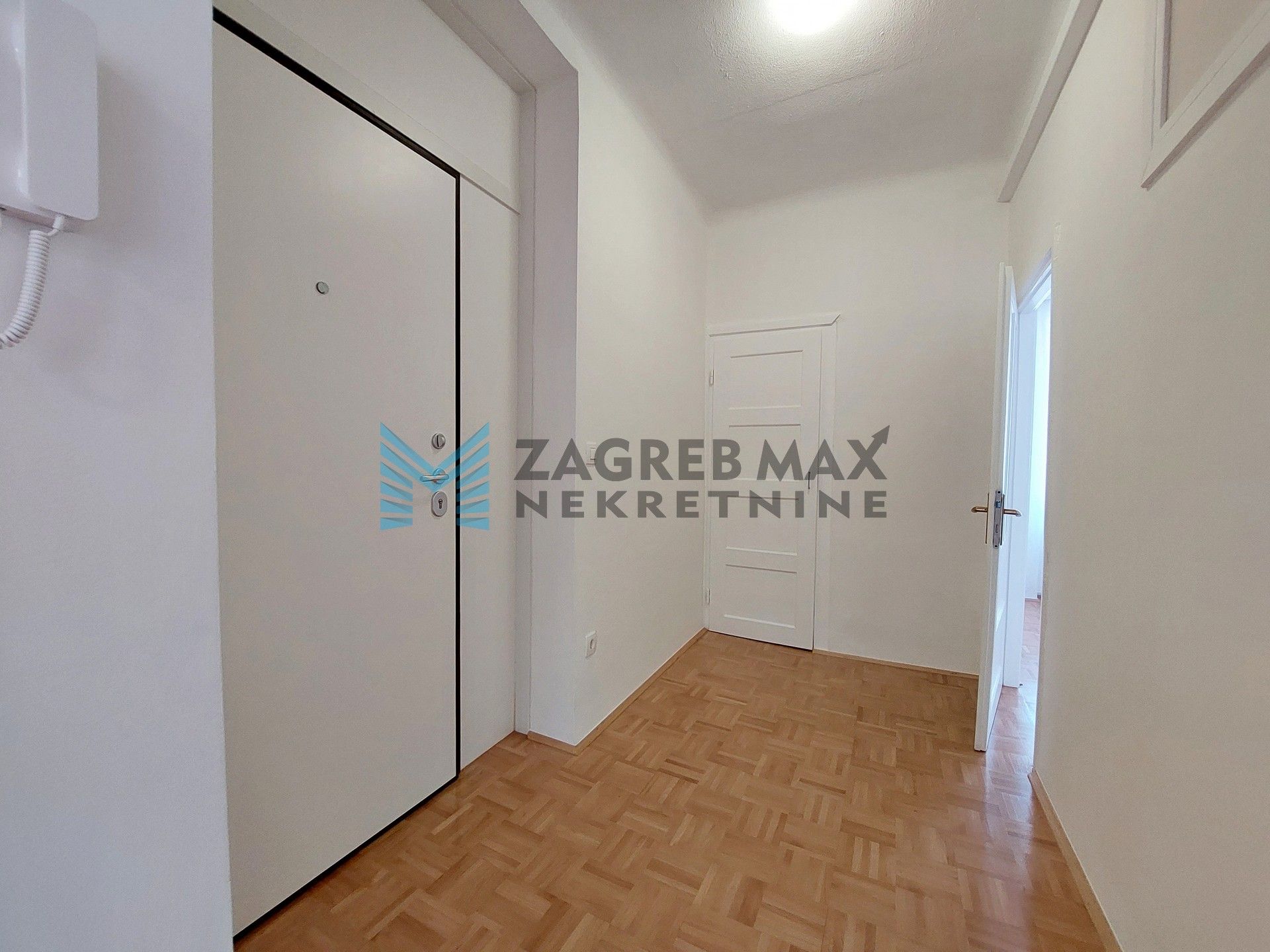 Zagreb - MAKSIMIR - Domjanićeva - novo renoviran, osvijetljen, spremište